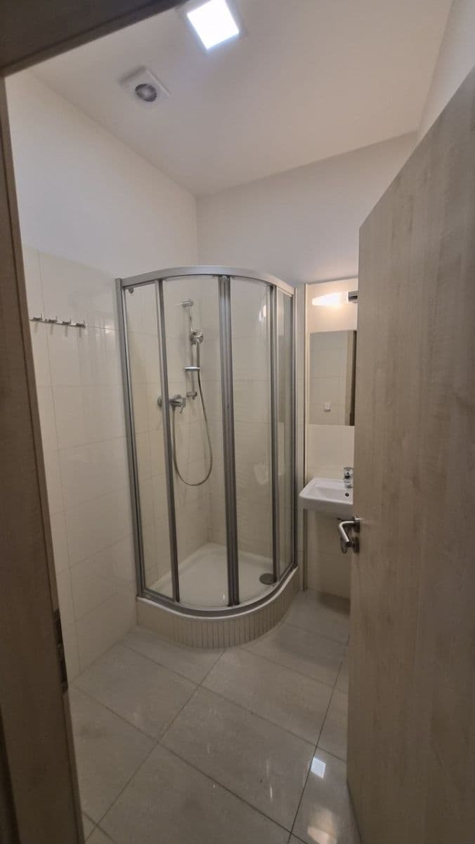 3 bedroom with open-plan kitchen flat to rent, 82 m², Husova, Brno, Jihomoravský Region 3 bedroom with open-plan kitchen flat to rent, 82 m², Husova, Brno, Jihomoravský Region
