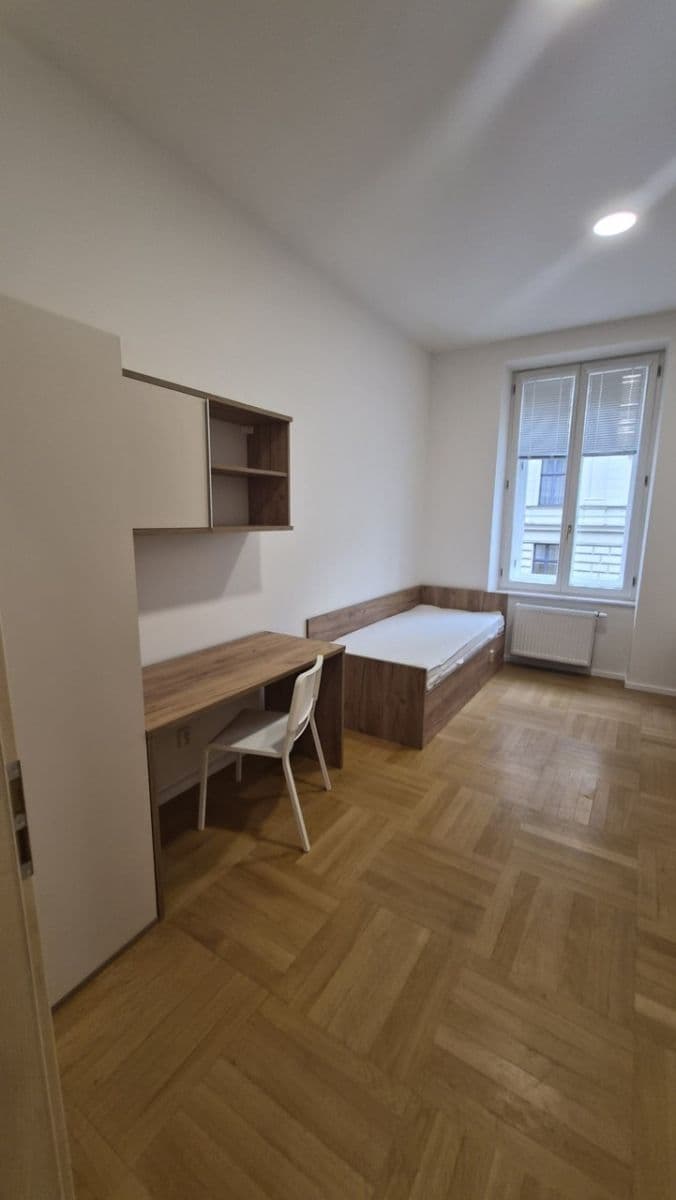 3 bedroom with open-plan kitchen flat to rent, 82 m², Husova, Brno, Jihomoravský Region 3 bedroom with open-plan kitchen flat to rent, 82 m², Husova, Brno, Jihomoravský Region