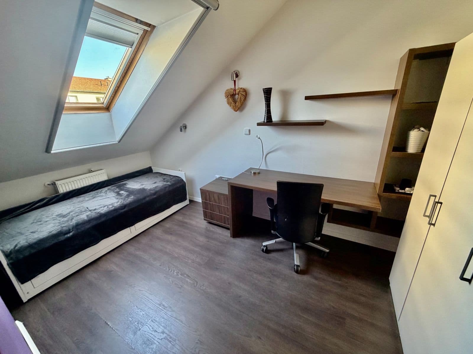 3 bedroom with open-plan kitchen flat to rent, 104 m², Kvetná, Ružinov, Bratislavský Region 3 bedroom with open-plan kitchen flat to rent, 104 m², Kvetná, Ružinov, Bratislavský Region