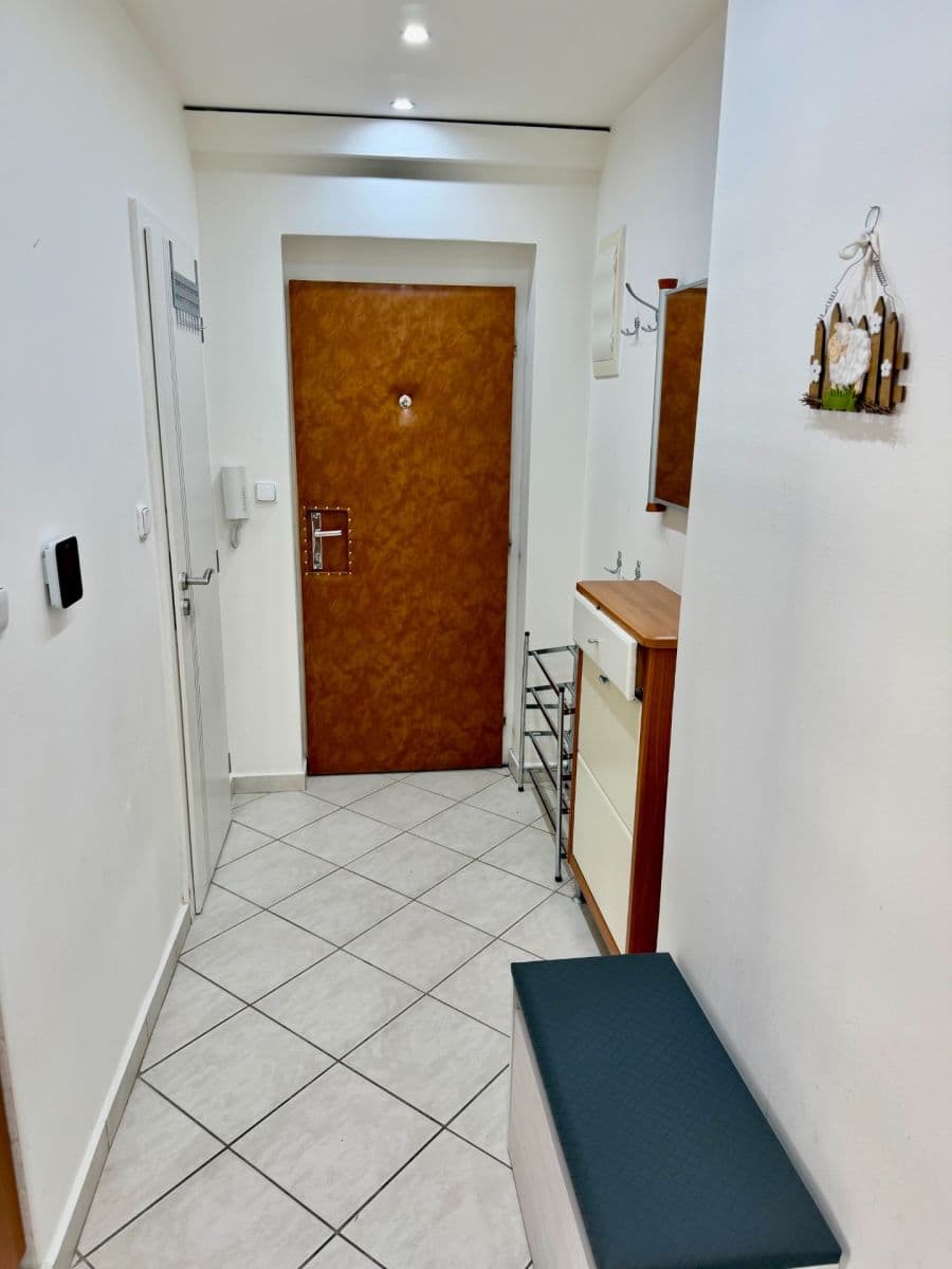 3 bedroom with open-plan kitchen flat to rent, 104 m², Kvetná, Ružinov, Bratislavský Region 3 bedroom with open-plan kitchen flat to rent, 104 m², Kvetná, Ružinov, Bratislavský Region