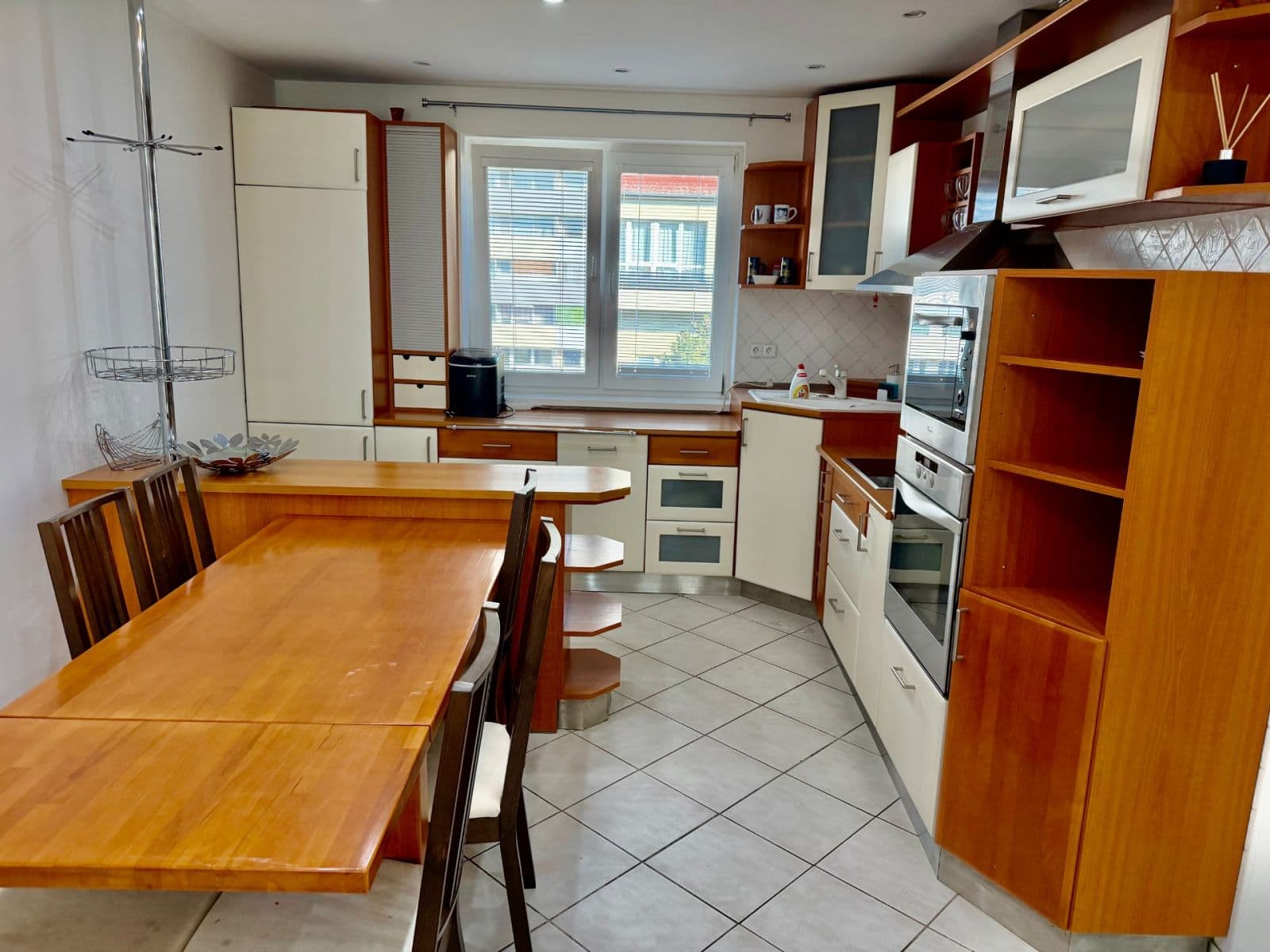 3 bedroom with open-plan kitchen flat to rent, 104 m², Kvetná, Ružinov, Bratislavský Region 3 bedroom with open-plan kitchen flat to rent, 104 m², Kvetná, Ružinov, Bratislavský Region
