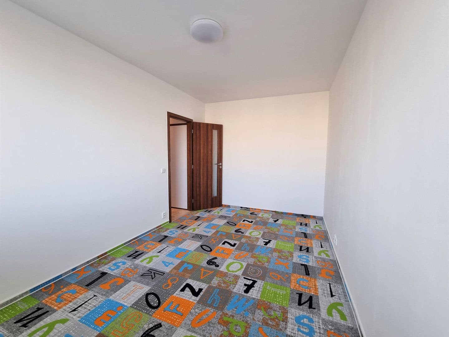 3 bedroom flat to rent, 64 m², Taussigova, Prague, Prague 3 bedroom flat to rent, 64 m², Taussigova, Prague, Prague