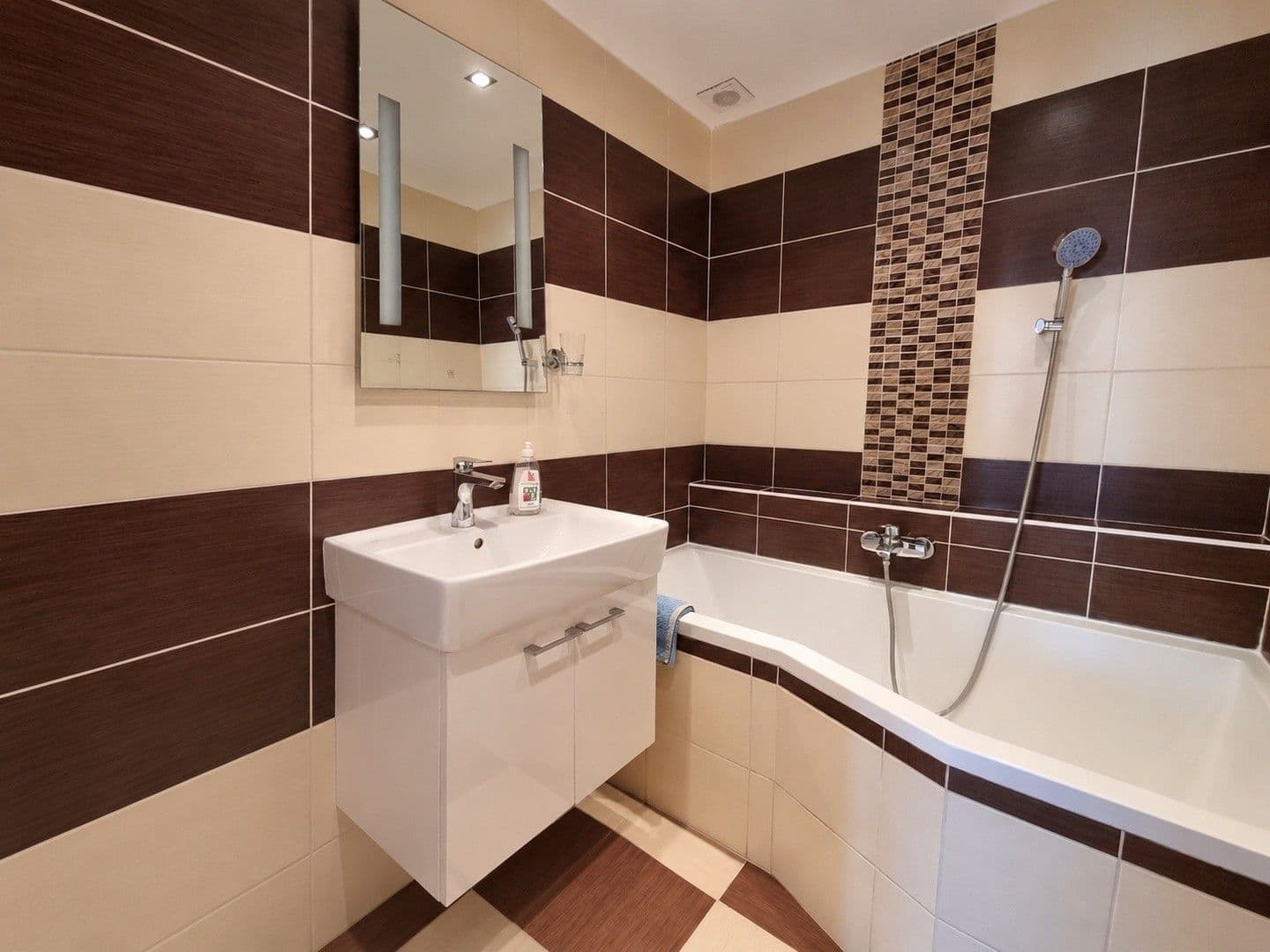 3 bedroom flat to rent, 64 m², Taussigova, Prague, Prague 3 bedroom flat to rent, 64 m², Taussigova, Prague, Prague