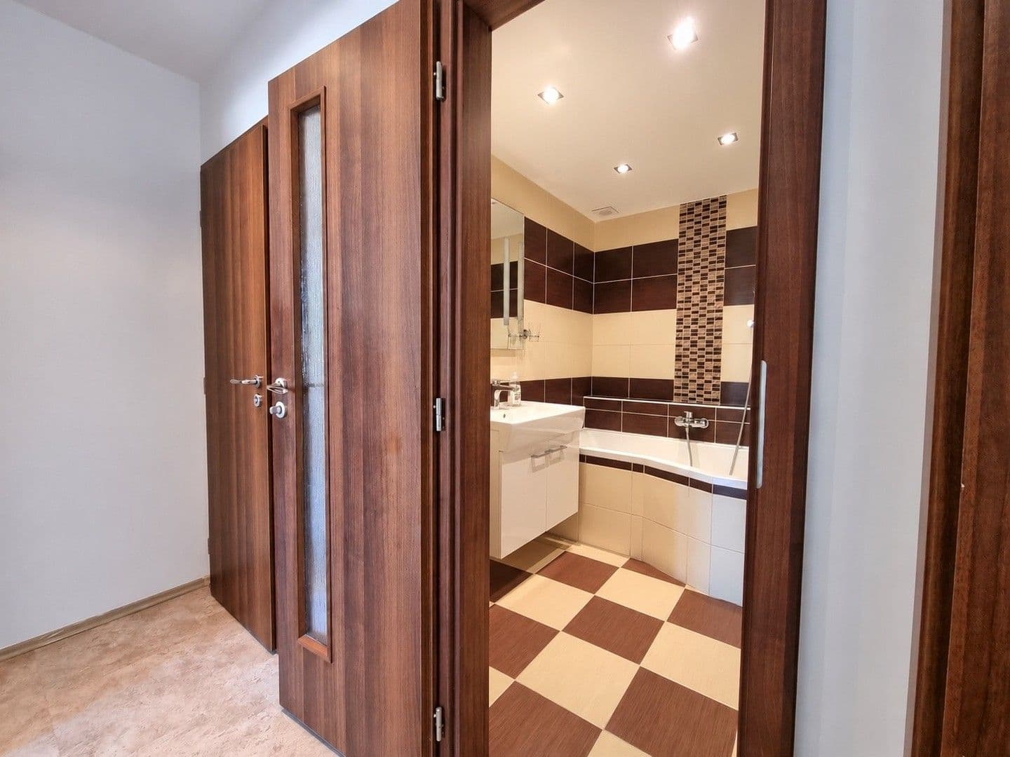 3 bedroom flat to rent, 64 m², Taussigova, Prague, Prague 3 bedroom flat to rent, 64 m², Taussigova, Prague, Prague