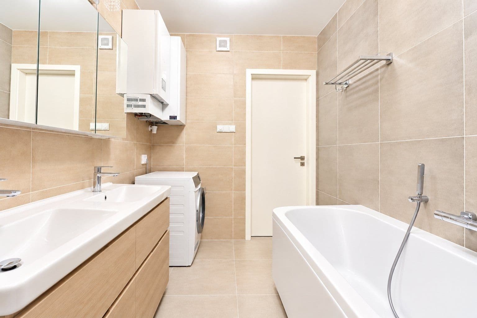 3 bedroom with open-plan kitchen flat to rent, 93 m², Urxova, Prague, Prague 3 bedroom with open-plan kitchen flat to rent, 93 m², Urxova, Prague, Prague