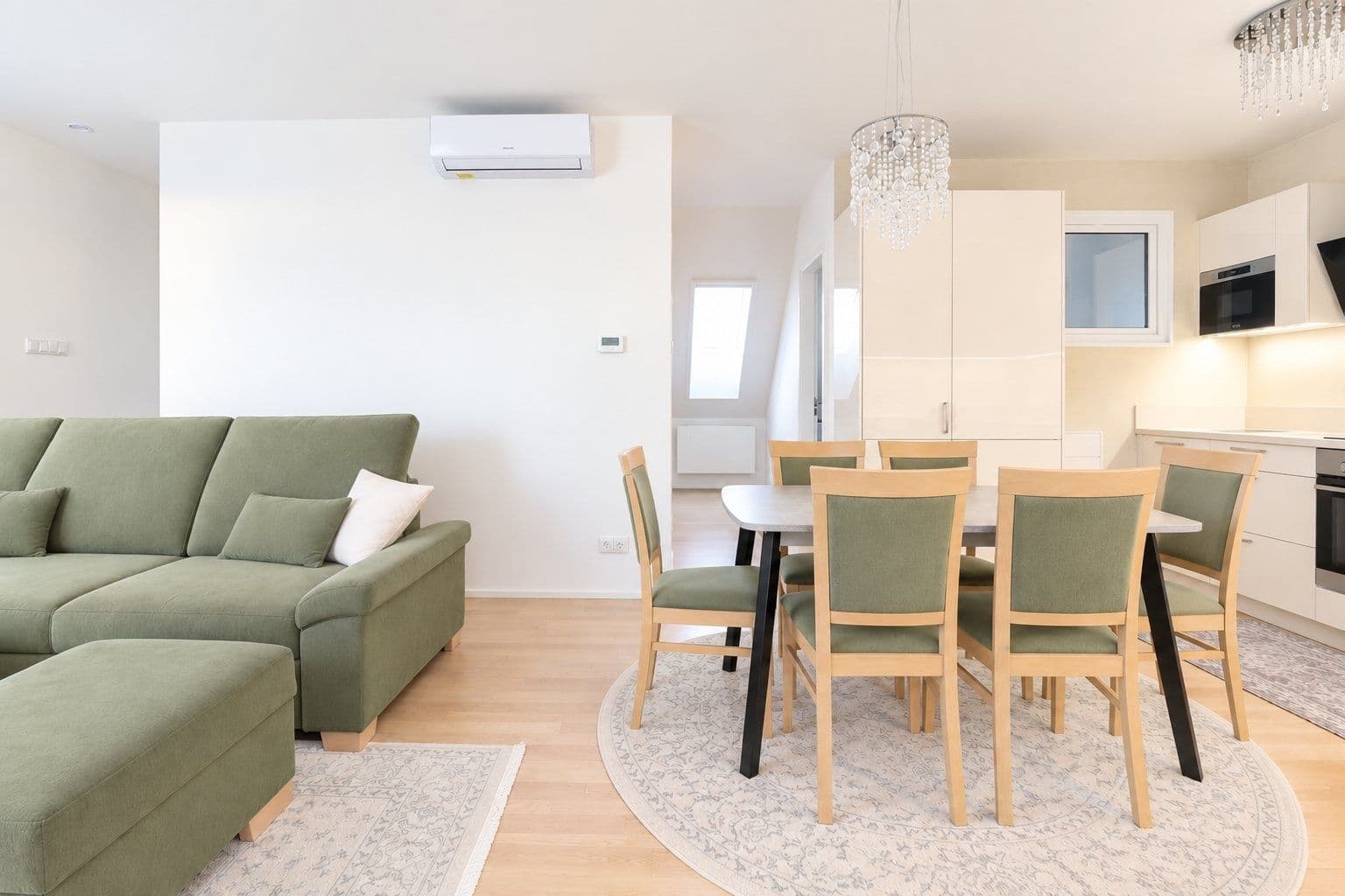 3 bedroom with open-plan kitchen flat to rent, 93 m², Urxova, Prague, Prague 3 bedroom with open-plan kitchen flat to rent, 93 m², Urxova, Prague, Prague