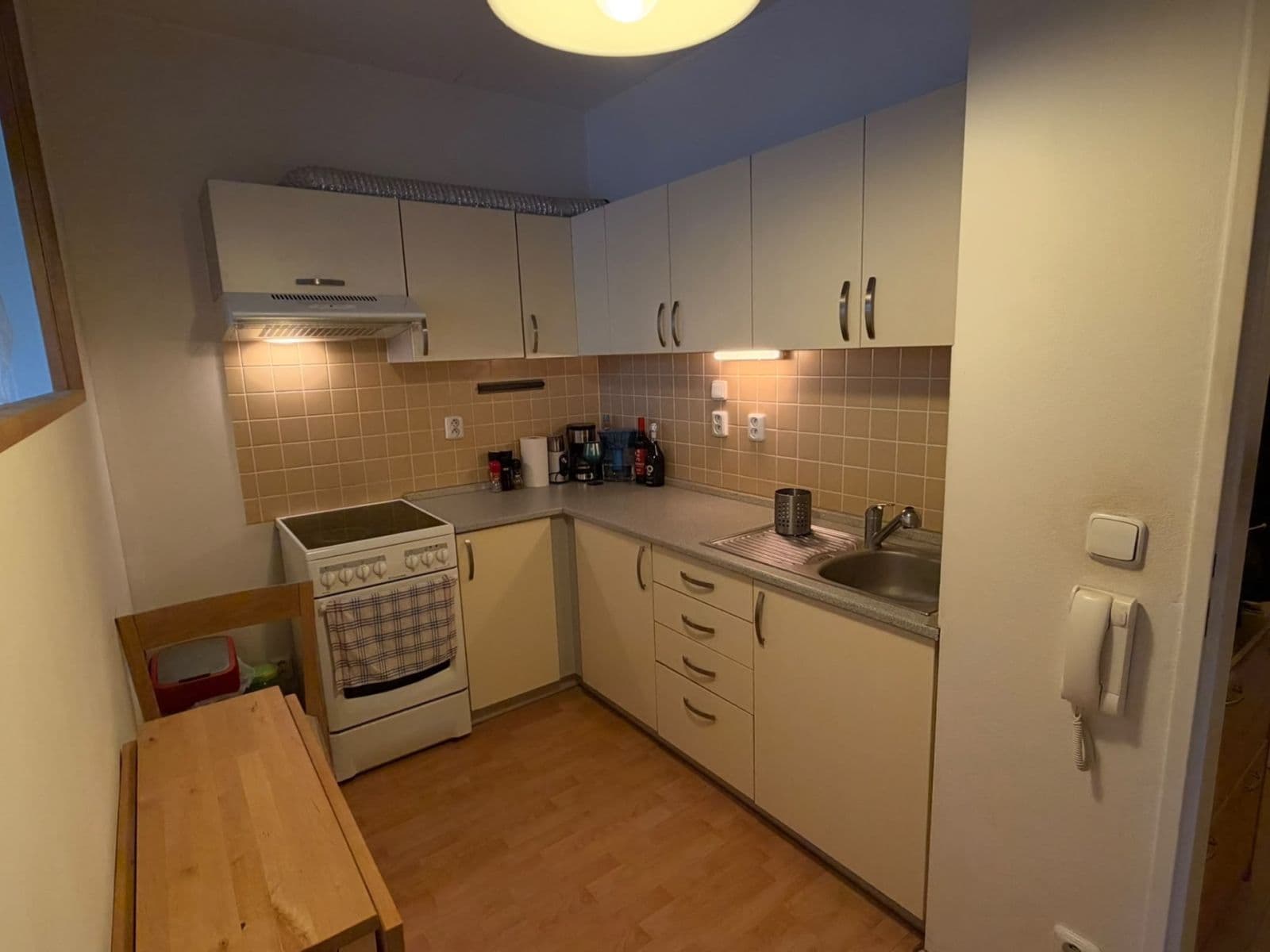 Studio flat to rent, 33 m², B. Němcové, Hostivice, Středočeský Region Studio flat to rent, 33 m², B. Němcové, Hostivice, Středočeský Region