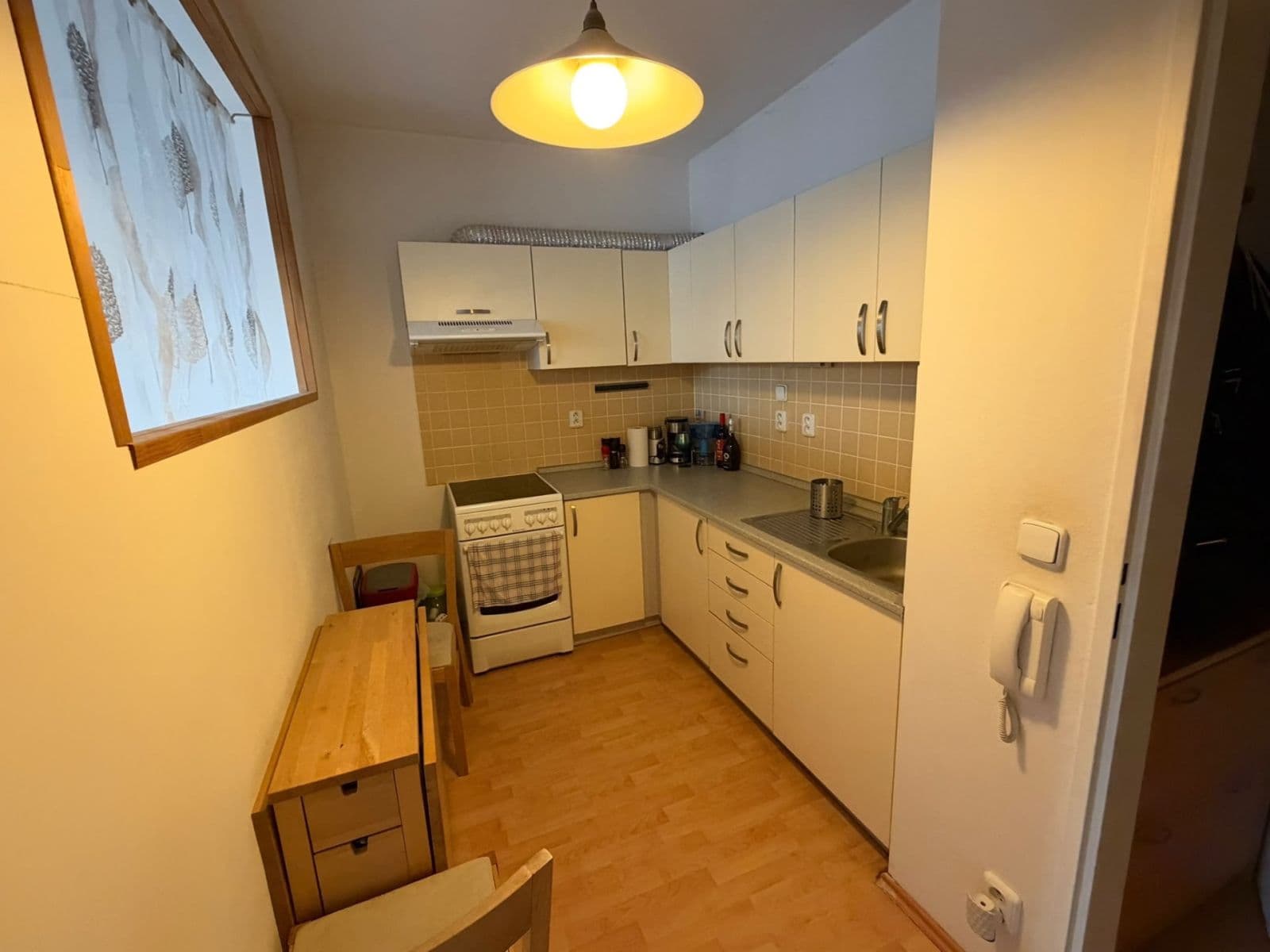 Studio flat to rent, 33 m², B. Němcové, Hostivice, Středočeský Region Studio flat to rent, 33 m², B. Němcové, Hostivice, Středočeský Region
