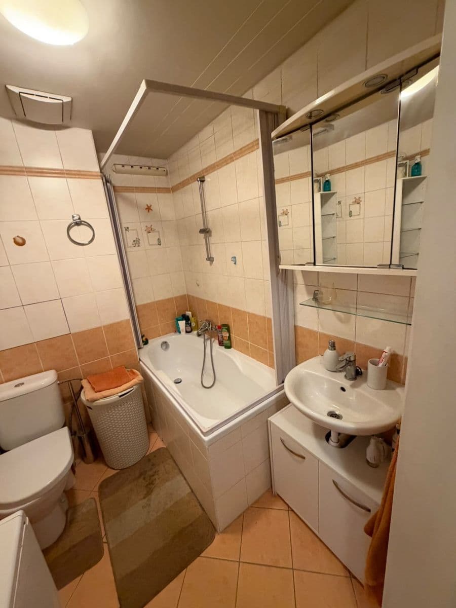 Studio flat to rent, 33 m², B. Němcové, Hostivice, Středočeský Region Studio flat to rent, 33 m², B. Němcové, Hostivice, Středočeský Region