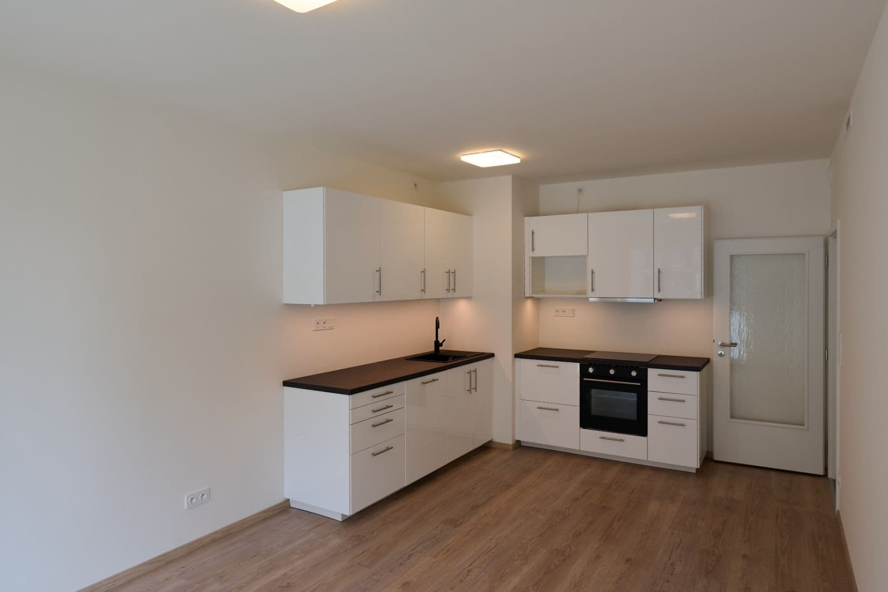 2 bedroom with open-plan kitchen flat to rent, 63 m², Arnošta Staňka, Prague, Prague 2 bedroom with open-plan kitchen flat to rent, 63 m², Arnošta Staňka, Prague, Prague