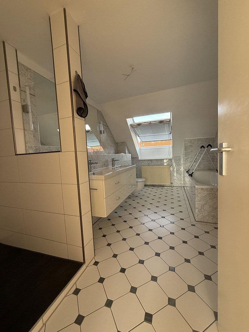 1 bedroom with open-plan kitchen flat for sale, 79 m², Bremen, Bremen 1 bedroom with open-plan kitchen flat for sale, 79 m², Bremen, Bremen
