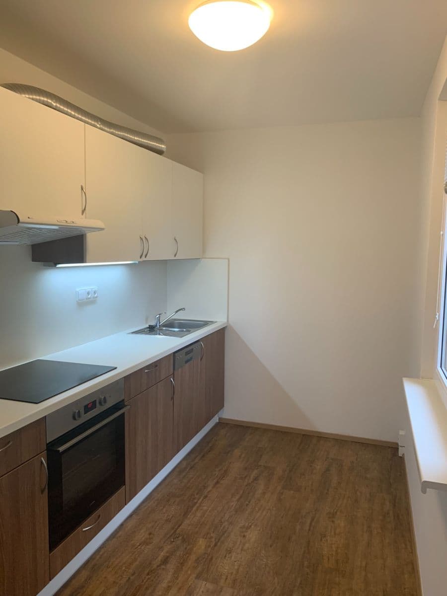 2 bedroom with open-plan kitchen flat to rent, 68 m², Nevanova, Prague, Prague 2 bedroom with open-plan kitchen flat to rent, 68 m², Nevanova, Prague, Prague