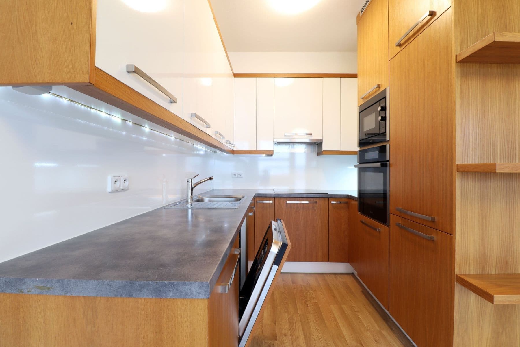 2 bedroom with open-plan kitchen flat to rent, 81 m², Nad Akcízem, Prague, Prague 2 bedroom with open-plan kitchen flat to rent, 81 m², Nad Akcízem, Prague, Prague