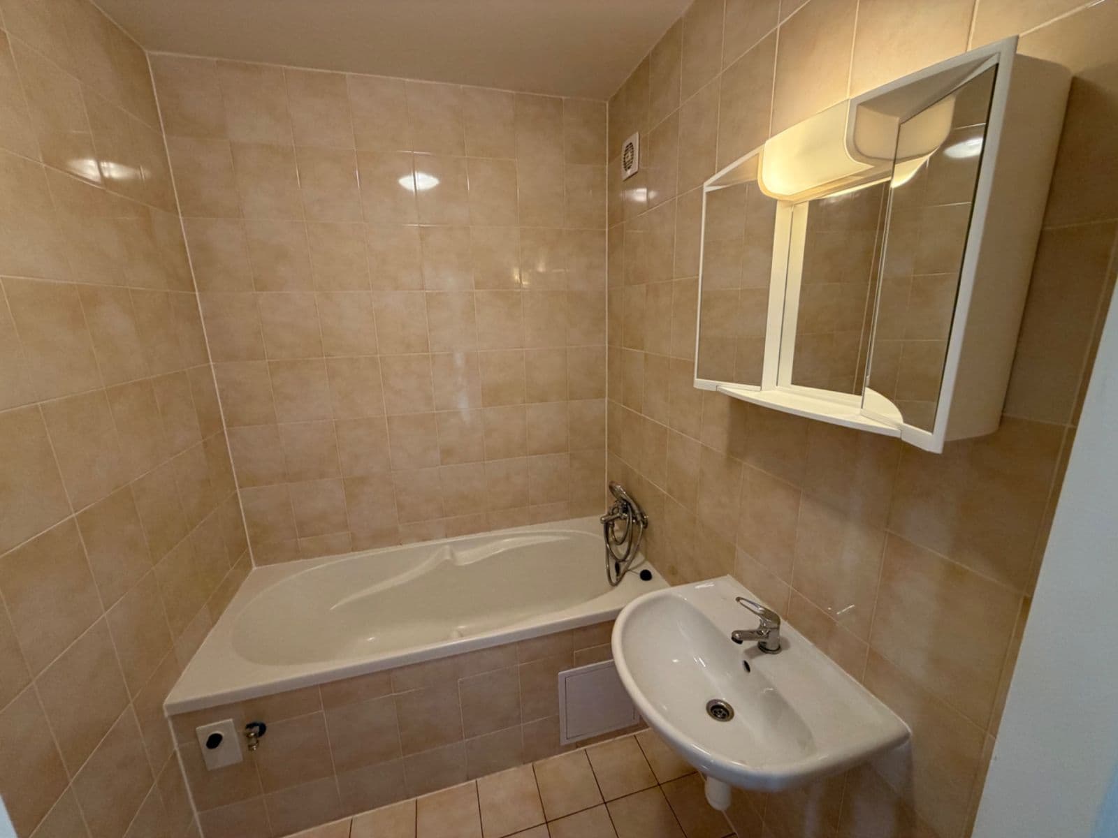 2 bedroom flat to rent, 70 m², K Ládví, Prague, Prague 2 bedroom flat to rent, 70 m², K Ládví, Prague, Prague