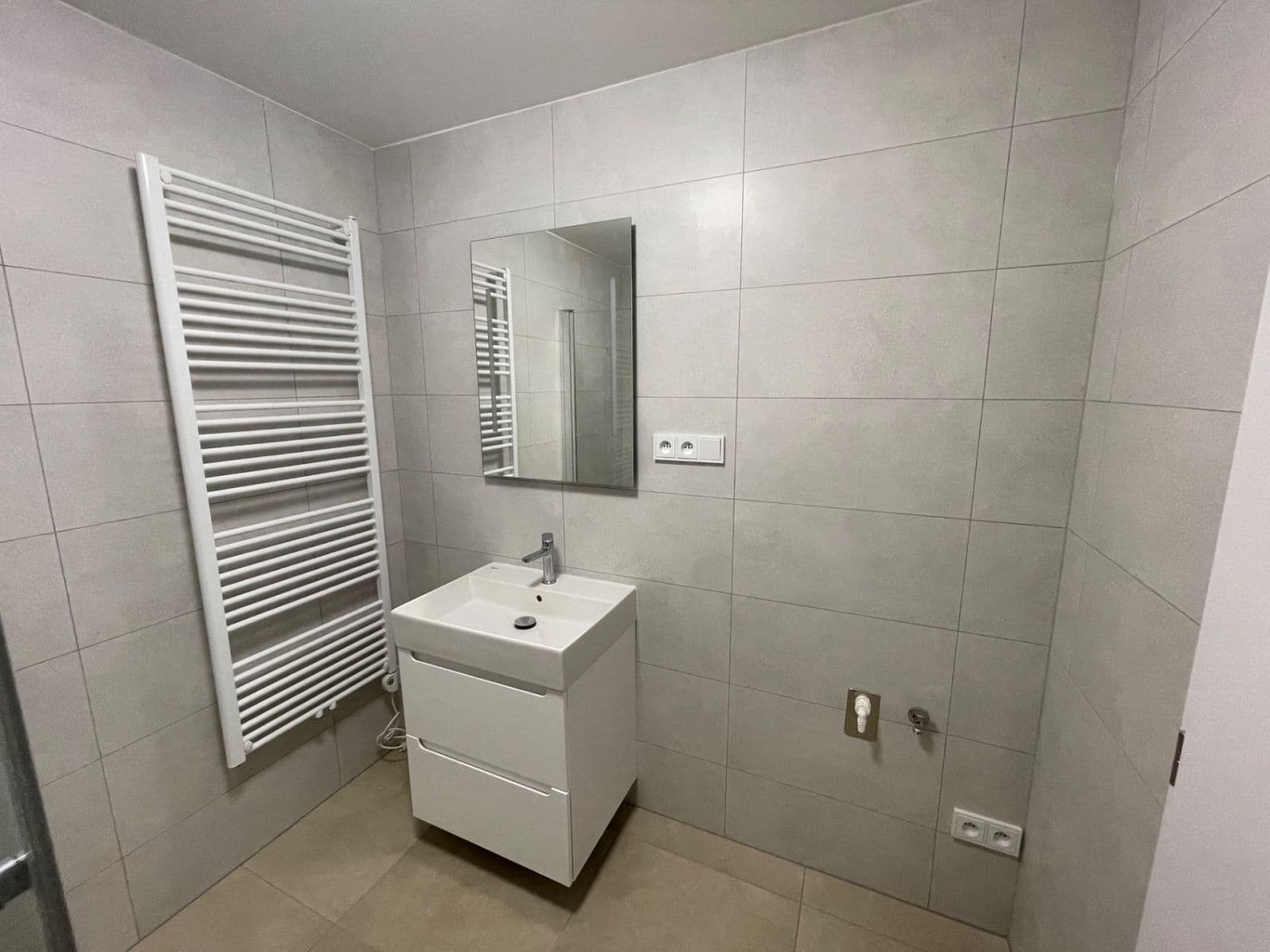 Studio flat to rent, 44 m², Gočárova třída, Hradec Králové, Královéhradecký Region Studio flat to rent, 44 m², Gočárova třída, Hradec Králové, Královéhradecký Region