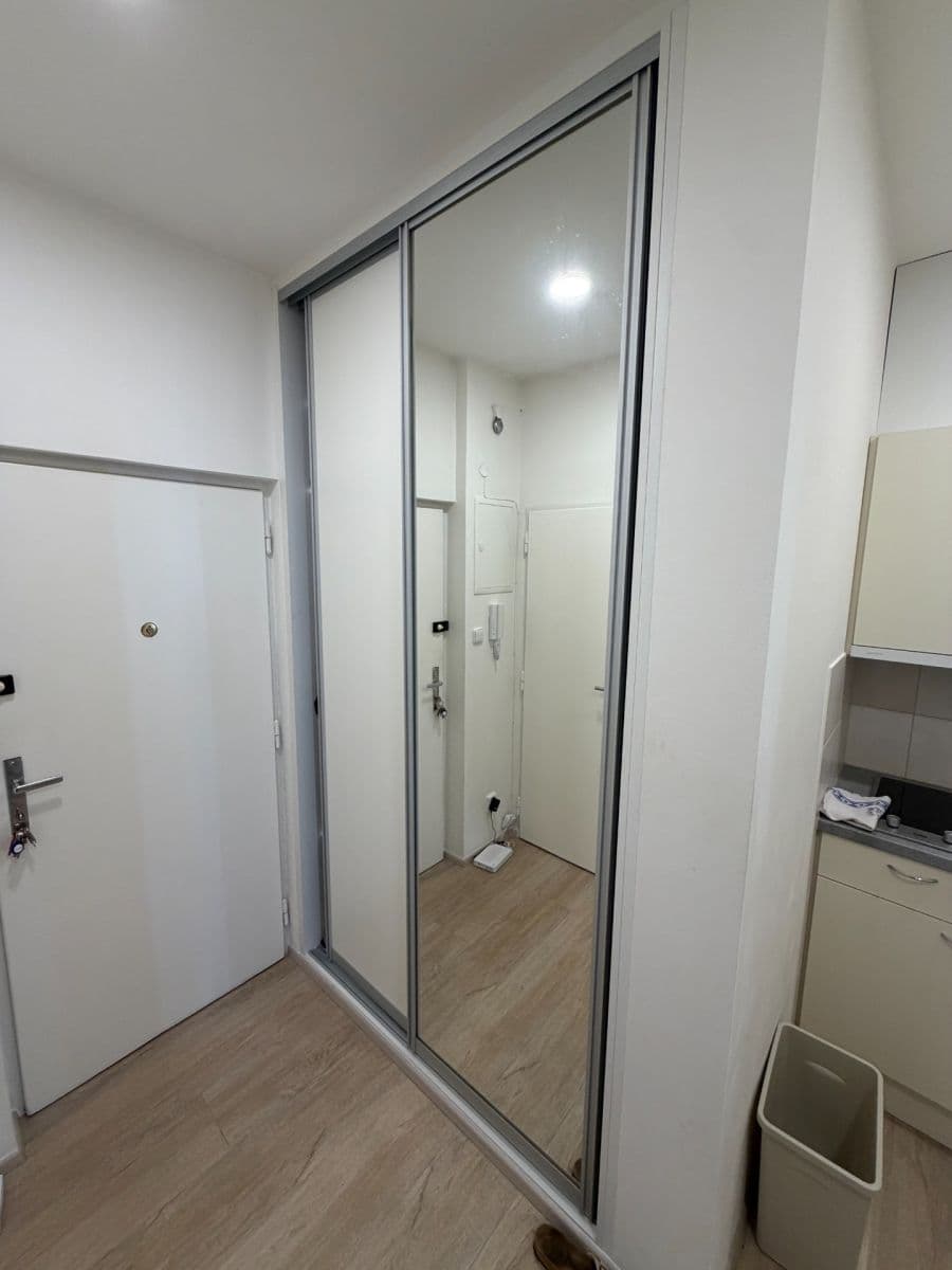 Studio flat to rent, 31 m², 5. května, Prague, Prague Studio flat to rent, 31 m², 5. května, Prague, Prague