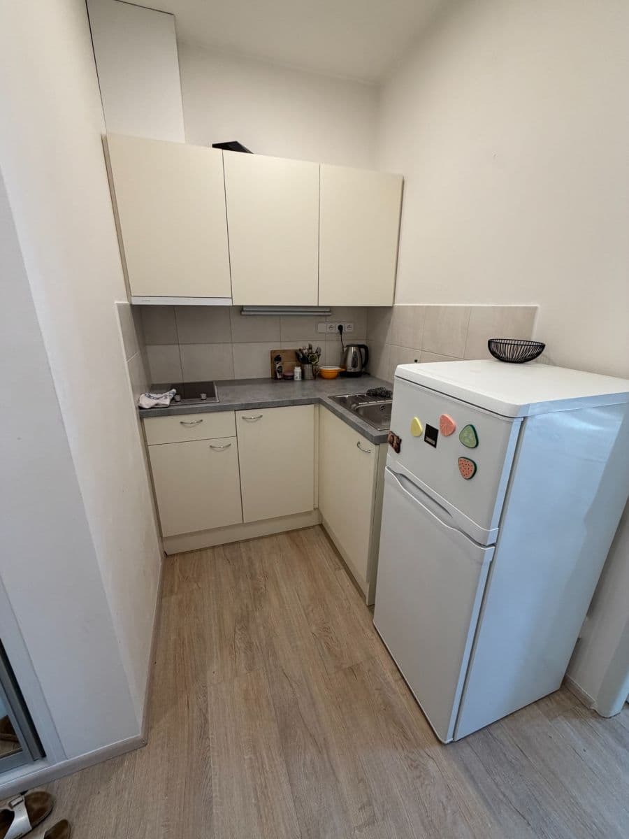 Studio flat to rent, 31 m², 5. května, Prague, Prague Studio flat to rent, 31 m², 5. května, Prague, Prague