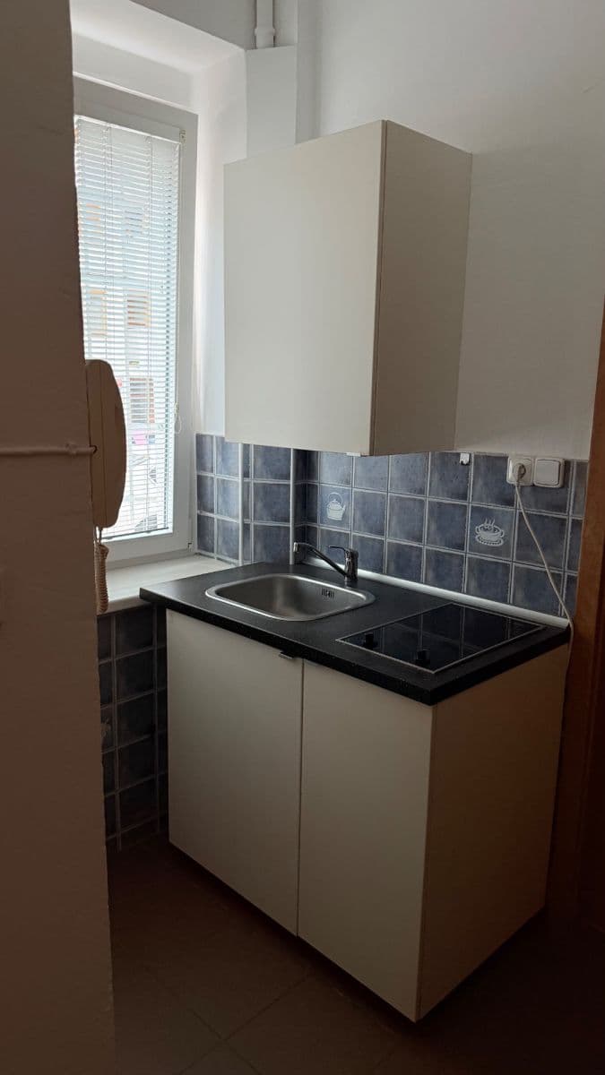 Small studio flat to rent, 24 m², Ostrovského, Prague, Prague Small studio flat to rent, 24 m², Ostrovského, Prague, Prague