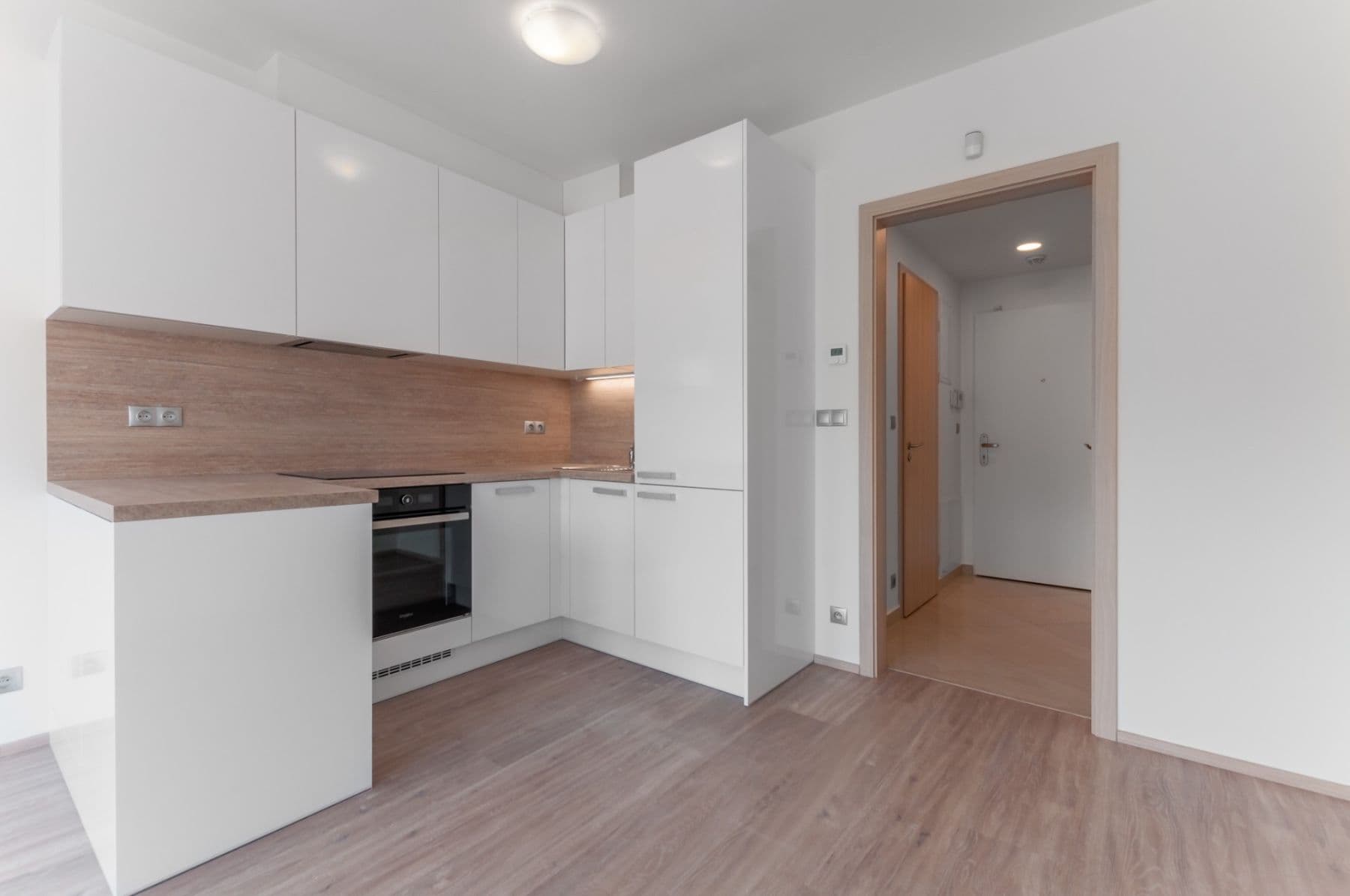 Studio flat to rent, 28 m², Bassova, Prague, Prague Studio flat to rent, 28 m², Bassova, Prague, Prague