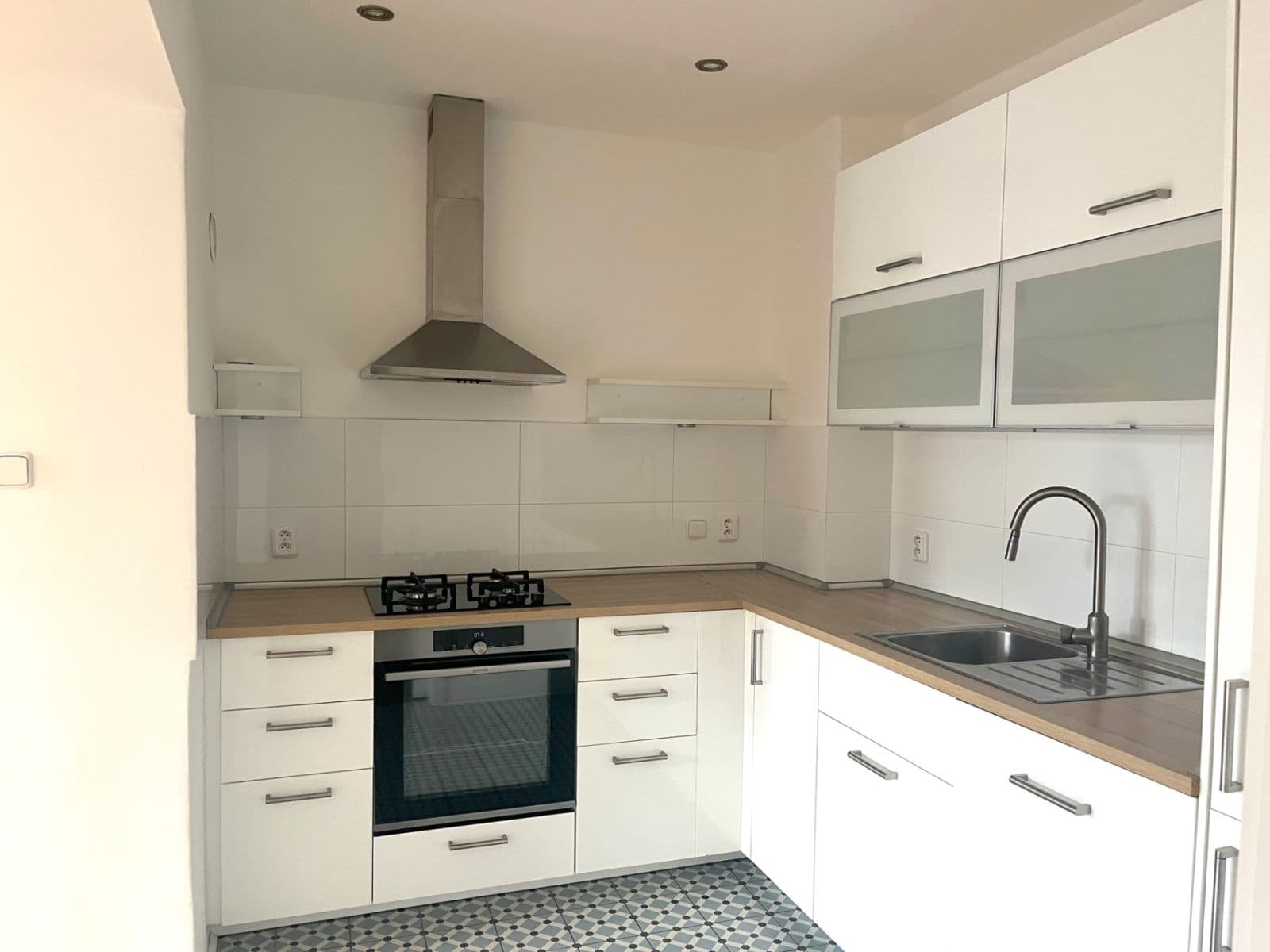 2 bedroom with open-plan kitchen flat to rent, 70 m², Zdaru, Prague, Prague 2 bedroom with open-plan kitchen flat to rent, 70 m², Zdaru, Prague, Prague