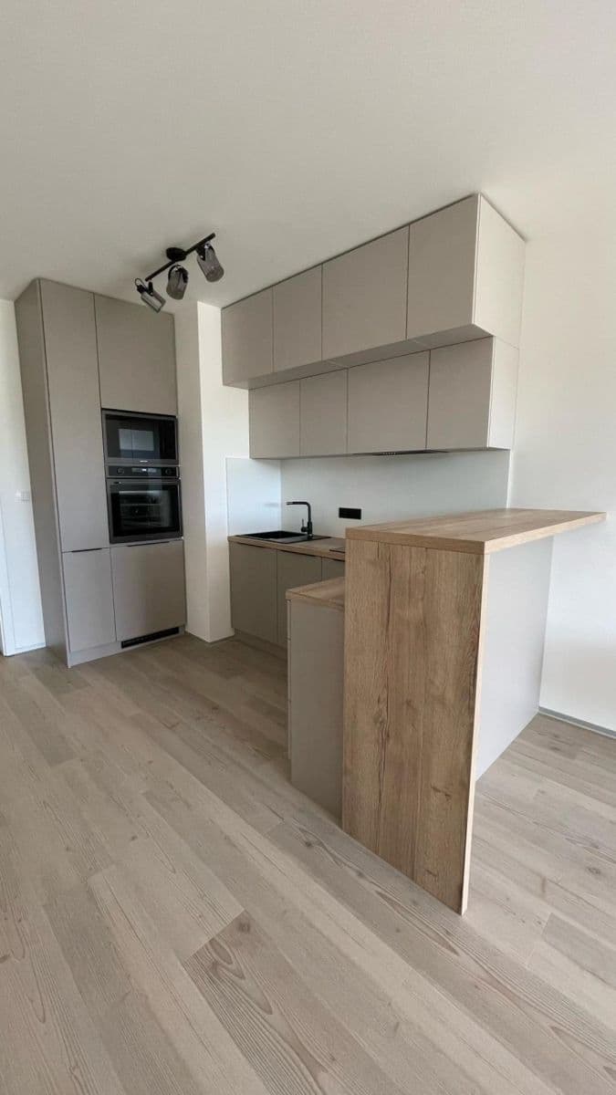 Studio flat for sale, 40 m², Československého exilu, Prague, Prague Studio flat for sale, 40 m², Československého exilu, Prague, Prague
