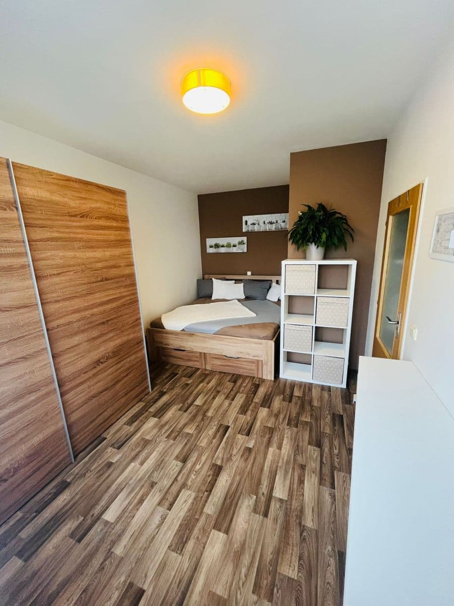 1 bedroom with open-plan kitchen flat to rent, 37 m², Felklova, Roztoky, Středočeský Region 1 bedroom with open-plan kitchen flat to rent, 37 m², Felklova, Roztoky, Středočeský Region