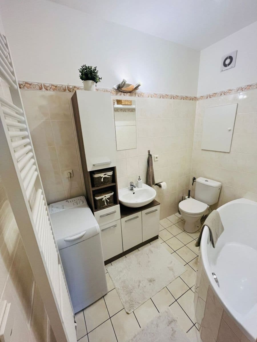 1 bedroom with open-plan kitchen flat to rent, 37 m², Felklova, Roztoky, Středočeský Region 1 bedroom with open-plan kitchen flat to rent, 37 m², Felklova, Roztoky, Středočeský Region