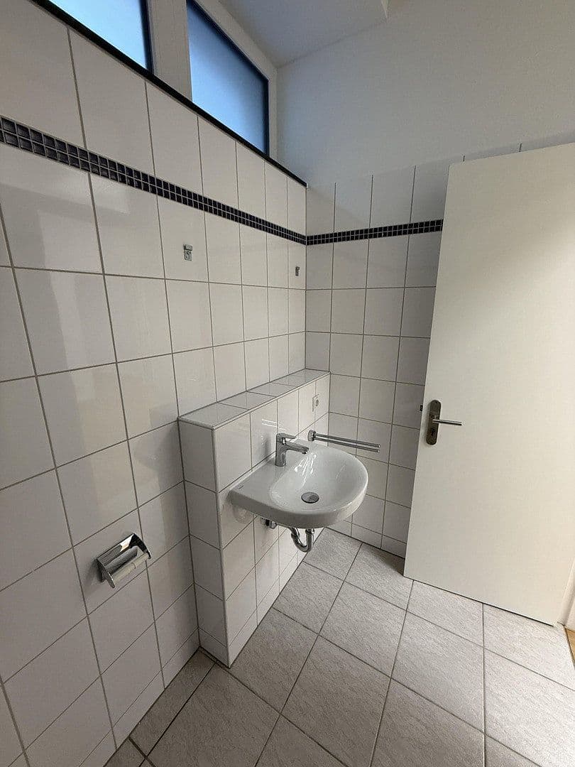 office to rent, 116 m², Goerdelerstraße 35, Offenbach, Hesse office to rent, 116 m², Goerdelerstraße 35, Offenbach, Hesse
