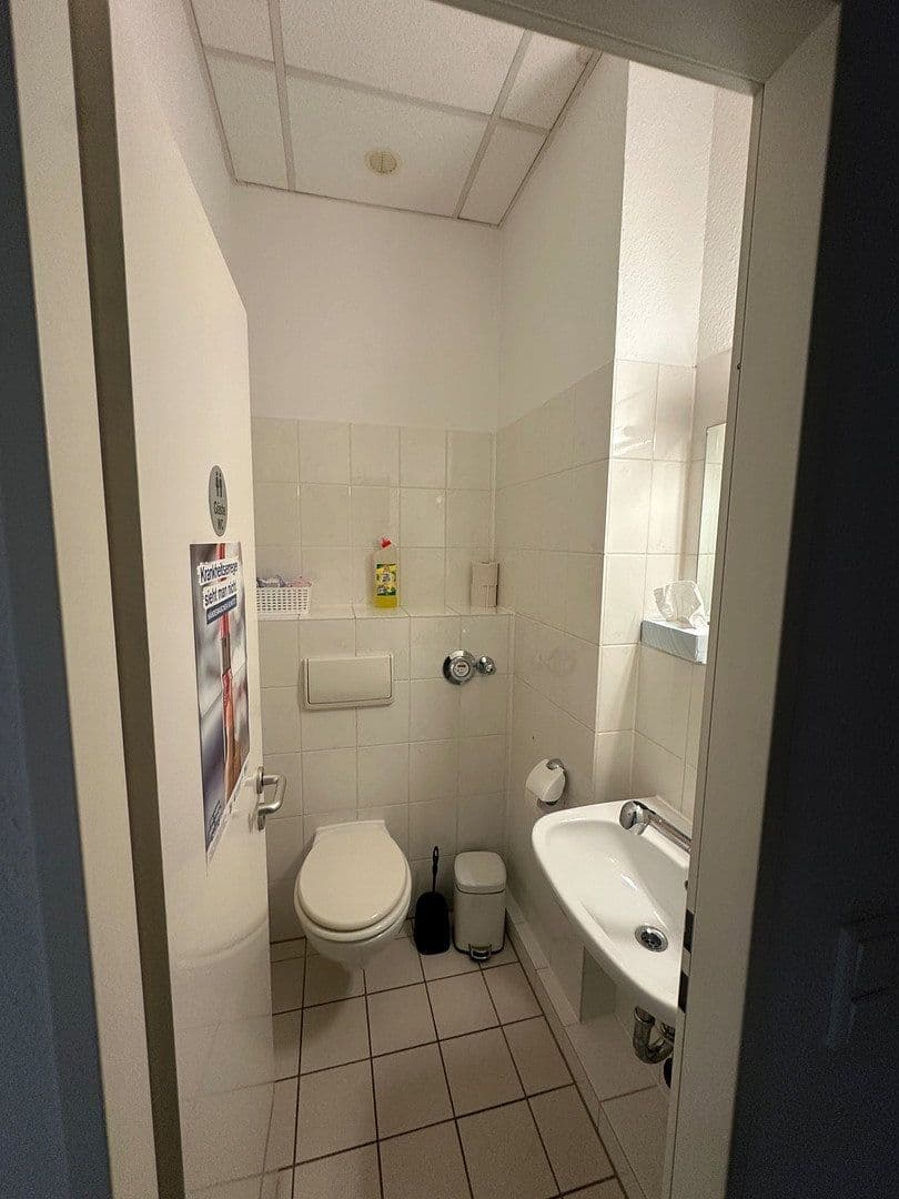 non-residential property to rent, 90 m², Alte Heerstr. 16, Kaarst, North Rhine-Westphalia non-residential property to rent, 90 m², Alte Heerstr. 16, Kaarst, North Rhine-Westphalia