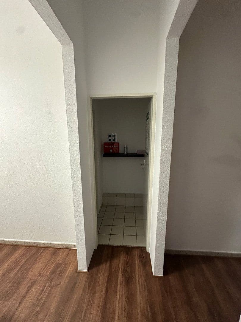 non-residential property to rent, 90 m², Alte Heerstr. 16, Kaarst, North Rhine-Westphalia non-residential property to rent, 90 m², Alte Heerstr. 16, Kaarst, North Rhine-Westphalia