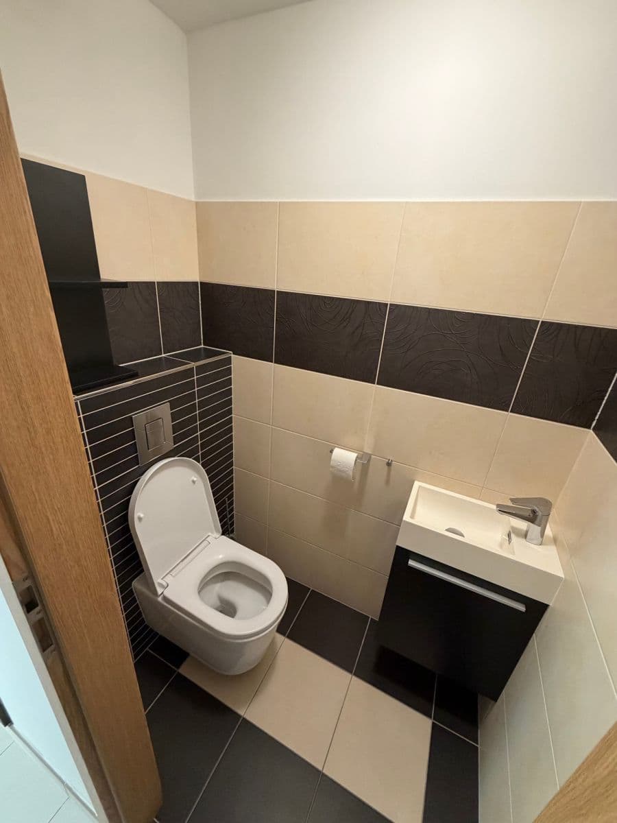 1 bedroom with open-plan kitchen flat to rent, 68 m², Hornoměcholupská, Prague, Prague 1 bedroom with open-plan kitchen flat to rent, 68 m², Hornoměcholupská, Prague, Prague