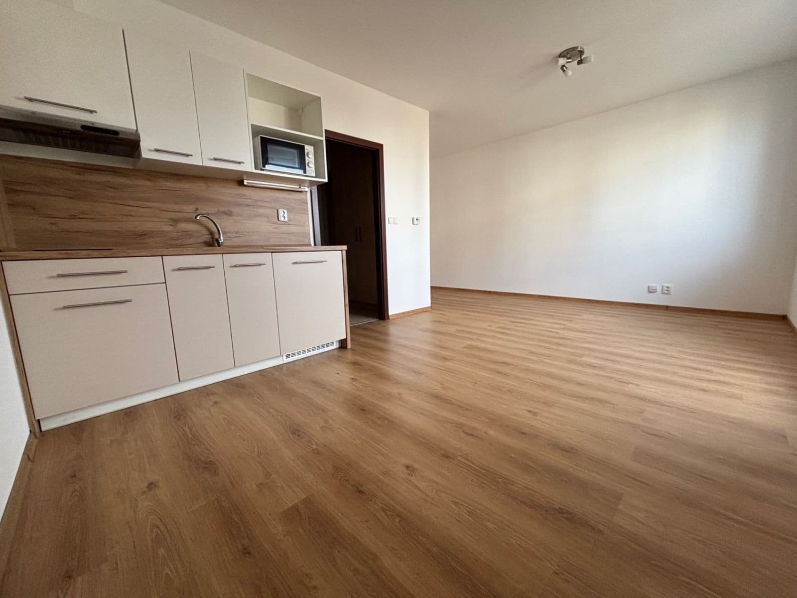 Studio flat to rent, 33 m², Uherova, Chýně, Středočeský Region Studio flat to rent, 33 m², Uherova, Chýně, Středočeský Region