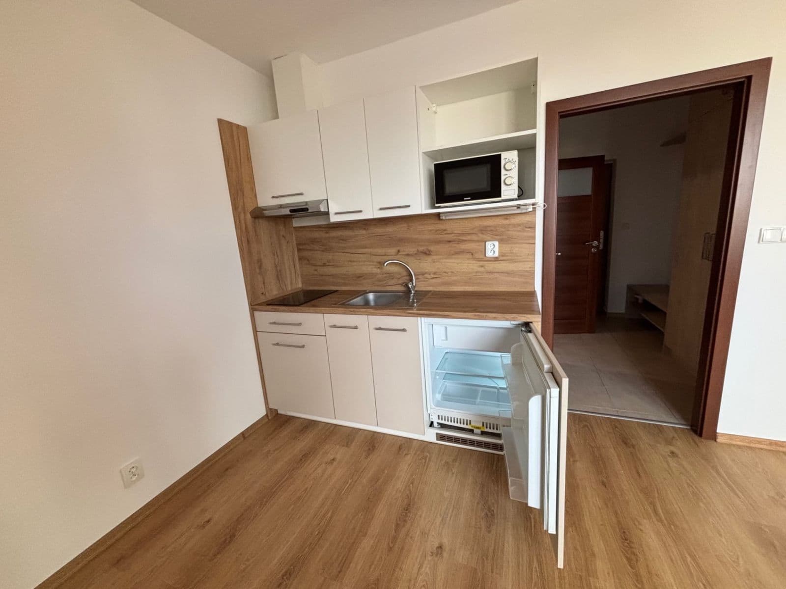 Studio flat to rent, 33 m², Uherova, Chýně, Středočeský Region Studio flat to rent, 33 m², Uherova, Chýně, Středočeský Region