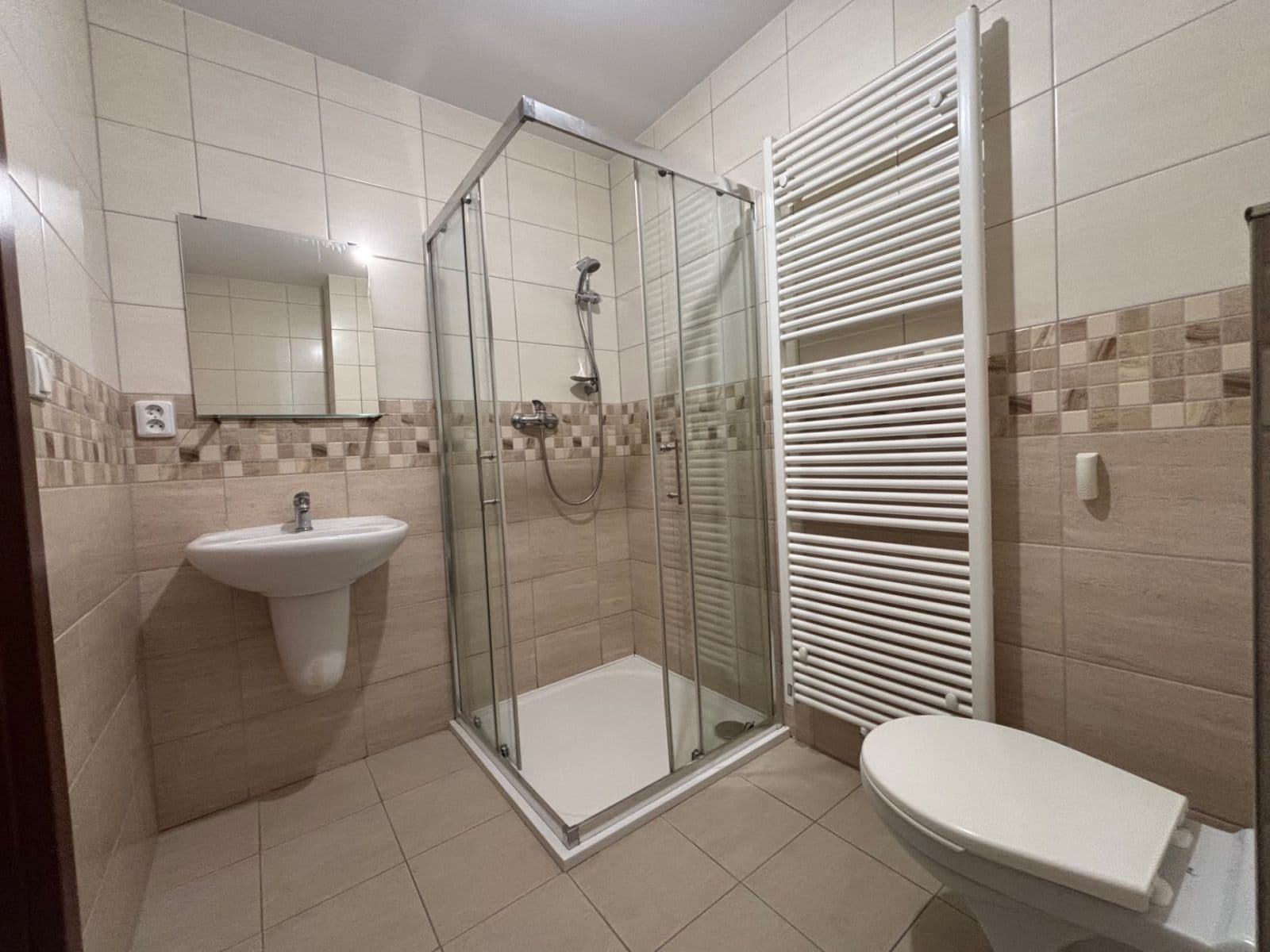 Studio flat to rent, 33 m², Uherova, Chýně, Středočeský Region Studio flat to rent, 33 m², Uherova, Chýně, Středočeský Region