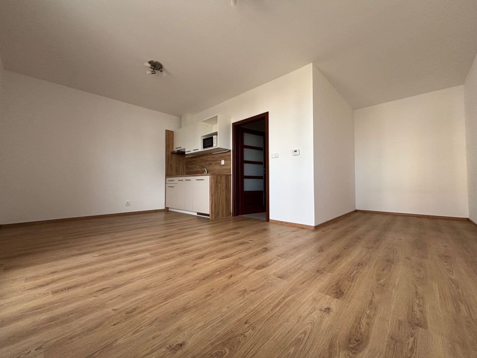 Studio flat to rent, 33 m², Uherova, Chýně, Středočeský Region Studio flat to rent, 33 m², Uherova, Chýně, Středočeský Region