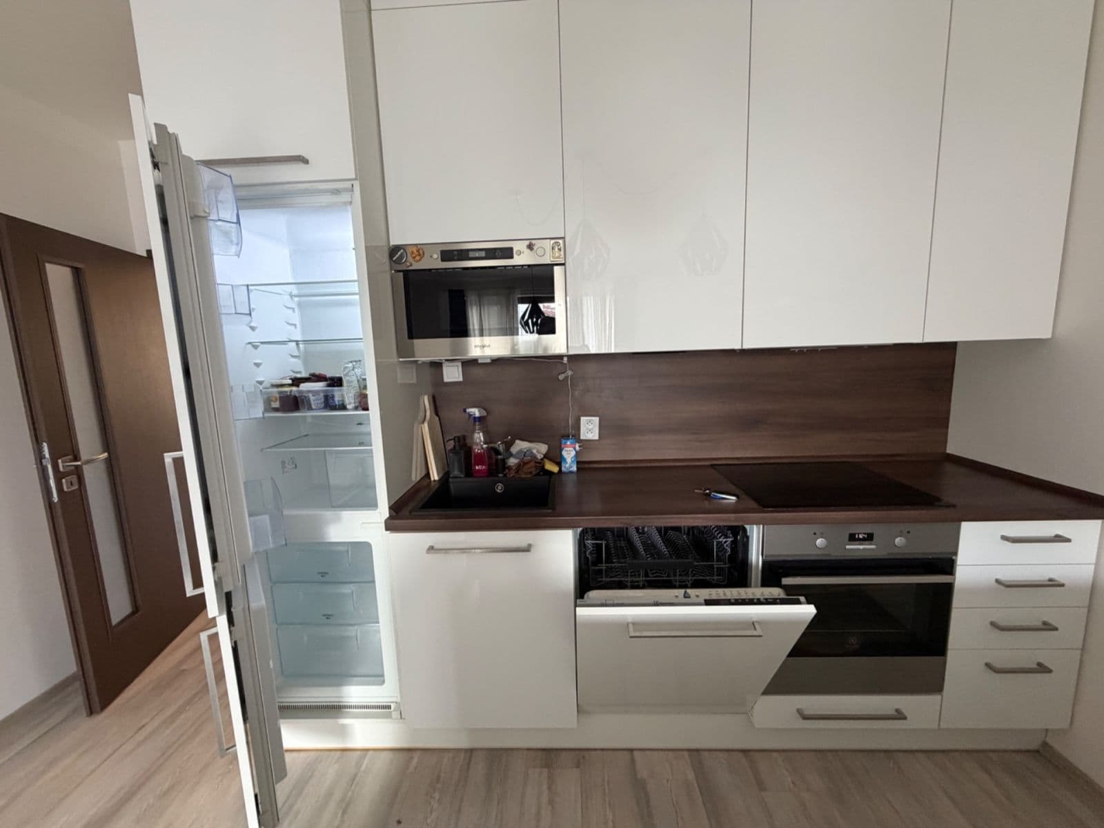 1 bedroom with open-plan kitchen flat to rent, 58 m², Mojmírova, Prague, Prague 1 bedroom with open-plan kitchen flat to rent, 58 m², Mojmírova, Prague, Prague
