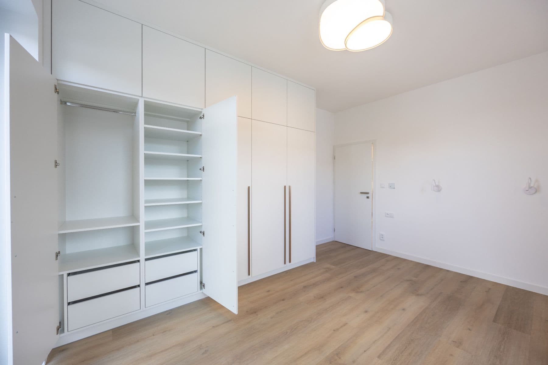 2 bedroom with open-plan kitchen flat to rent, 110 m², Na Vrchu, Prague, Prague 2 bedroom with open-plan kitchen flat to rent, 110 m², Na Vrchu, Prague, Prague