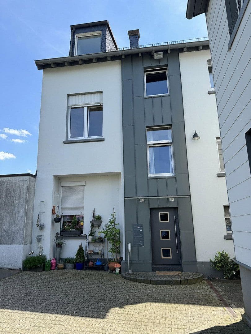2 bedroom with open-plan kitchen flat to rent, 110 m², Dönhoffstr. 31, Solingen, North Rhine-Westphalia 2 bedroom with open-plan kitchen flat to rent, 110 m², Dönhoffstr. 31, Solingen, North Rhine-Westphalia