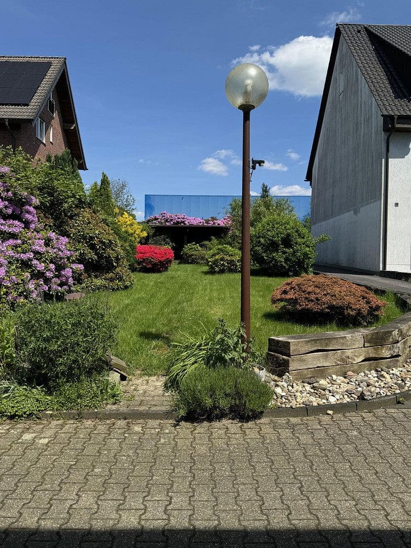 2 bedroom with open-plan kitchen flat to rent, 110 m², Dönhoffstr. 31, Solingen, North Rhine-Westphalia 2 bedroom with open-plan kitchen flat to rent, 110 m², Dönhoffstr. 31, Solingen, North Rhine-Westphalia
