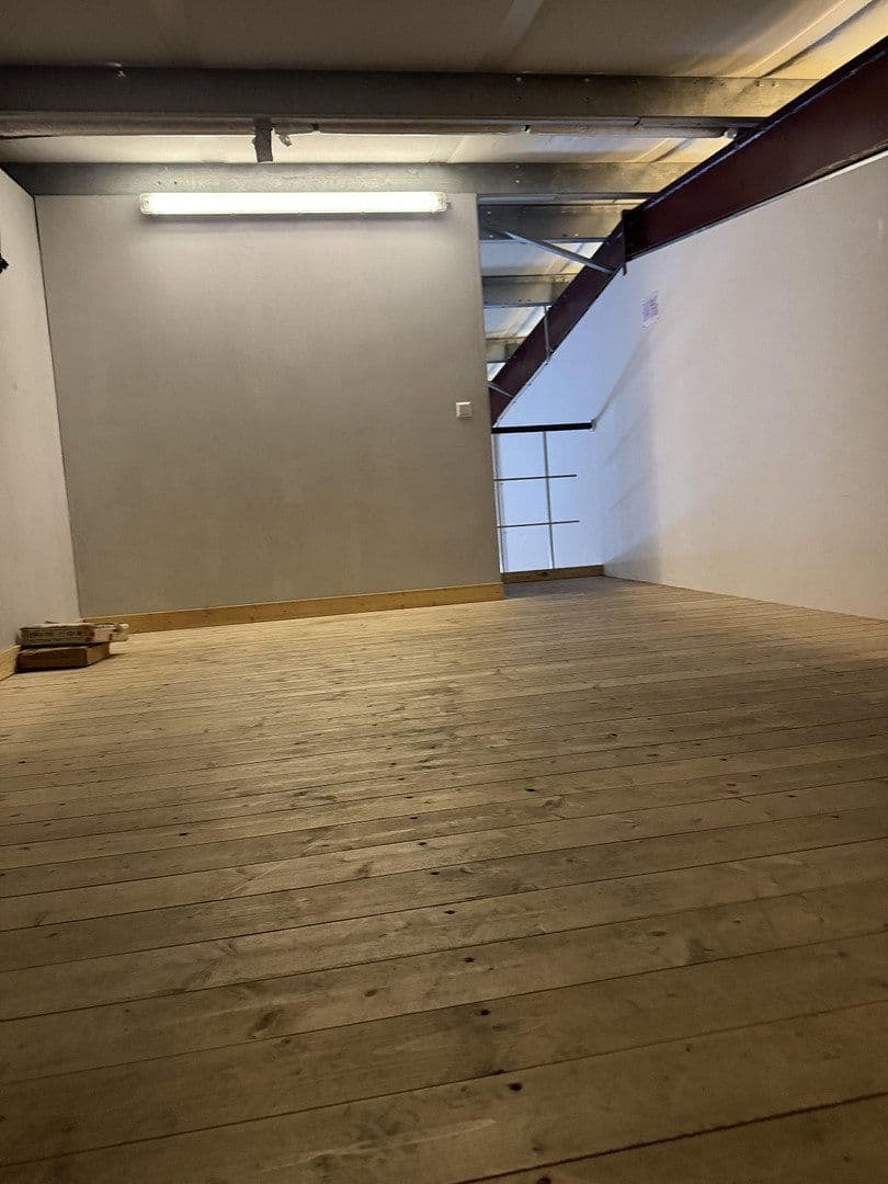 non-residential property to rent, 183 m², Thiendorf, Saxony non-residential property to rent, 183 m², Thiendorf, Saxony