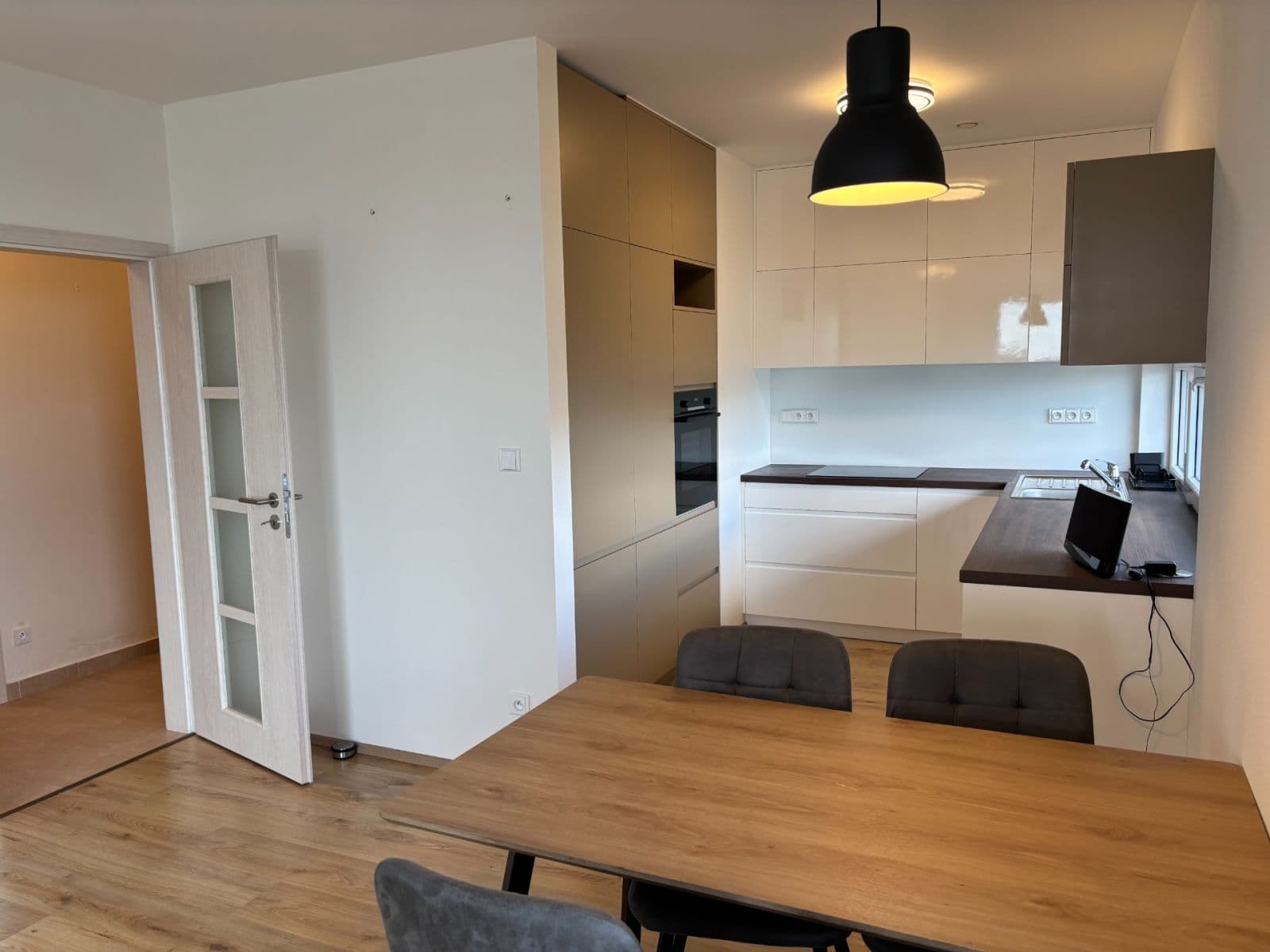 1 bedroom with open-plan kitchen flat to rent, 65 m², Lederova, Roztoky, Středočeský Region 1 bedroom with open-plan kitchen flat to rent, 65 m², Lederova, Roztoky, Středočeský Region