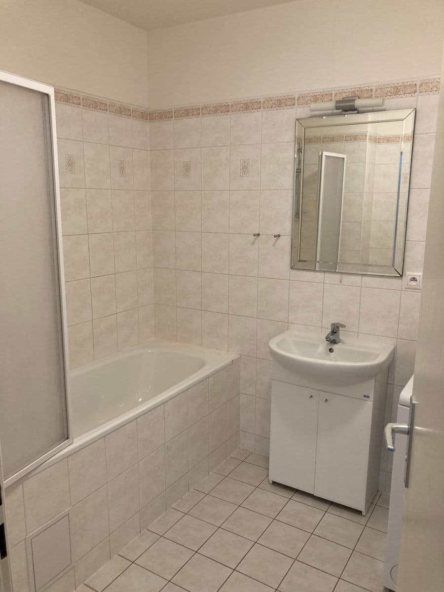 1 bedroom with open-plan kitchen flat to rent, 52 m², Zlonická, Prague, Prague 1 bedroom with open-plan kitchen flat to rent, 52 m², Zlonická, Prague, Prague