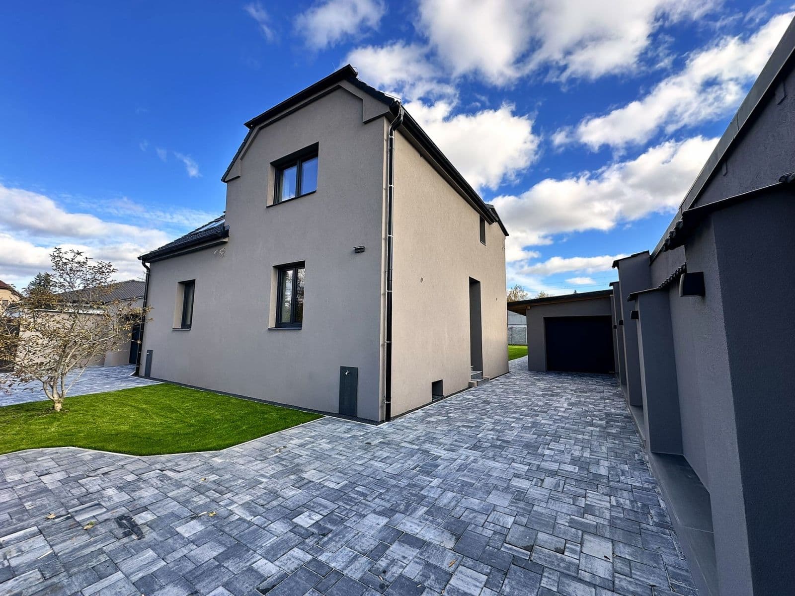 house for sale, 142 m², Na Poříčí, Králův Dvůr, Středočeský Region house for sale, 142 m², Na Poříčí, Králův Dvůr, Středočeský Region