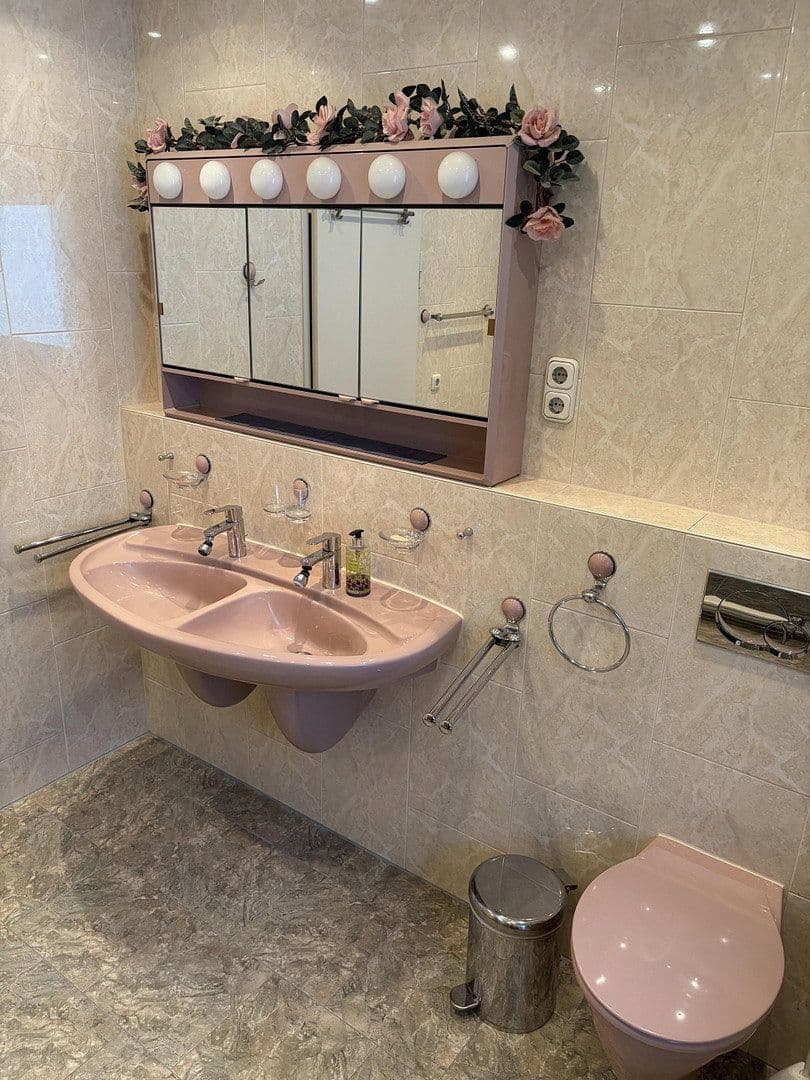 house for sale, 204 m², Offenbach am Main, Hesse house for sale, 204 m², Offenbach am Main, Hesse