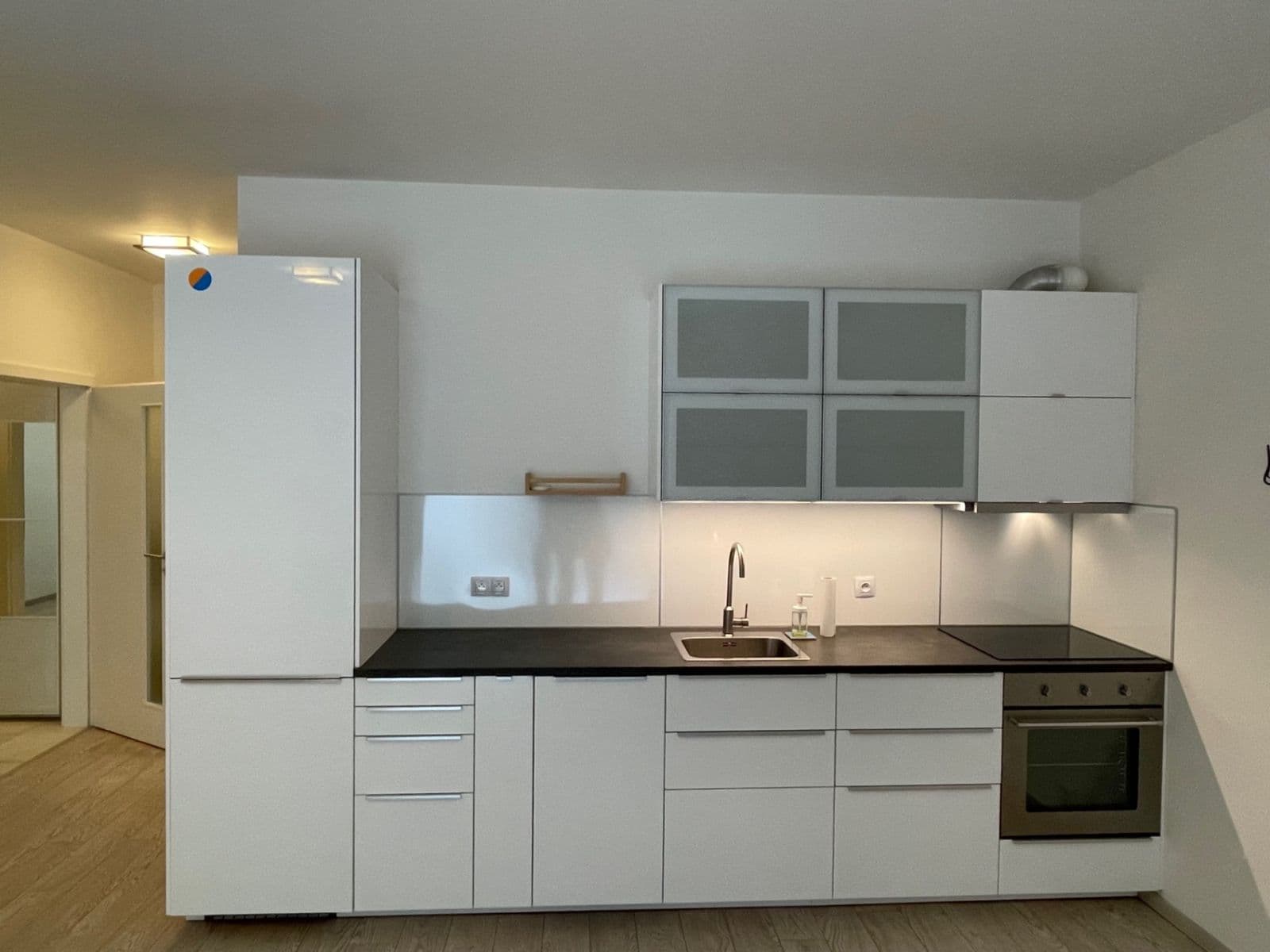 2 bedroom with open-plan kitchen flat to rent, 70 m², U Mlýnského kanálu, Prague, Prague 2 bedroom with open-plan kitchen flat to rent, 70 m², U Mlýnského kanálu, Prague, Prague