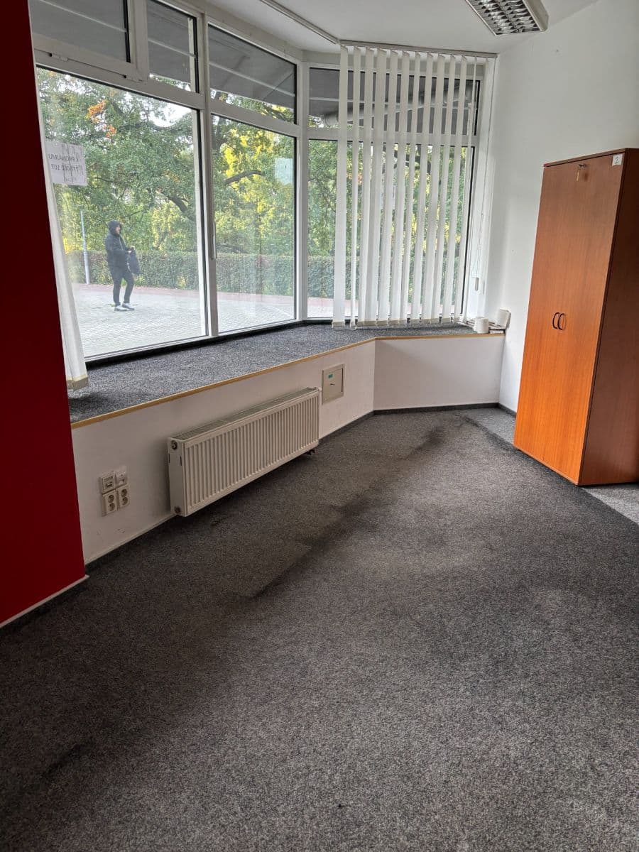 office to rent, 29 m², nábřeží Závodu míru, Pardubice, Pardubický Region office to rent, 29 m², nábřeží Závodu míru, Pardubice, Pardubický Region