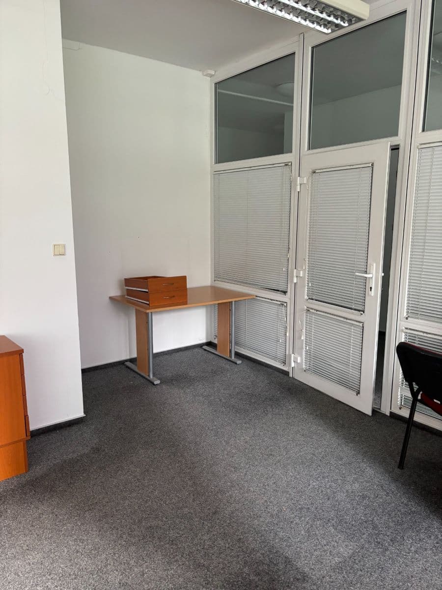 office to rent, 29 m², nábřeží Závodu míru, Pardubice, Pardubický Region office to rent, 29 m², nábřeží Závodu míru, Pardubice, Pardubický Region