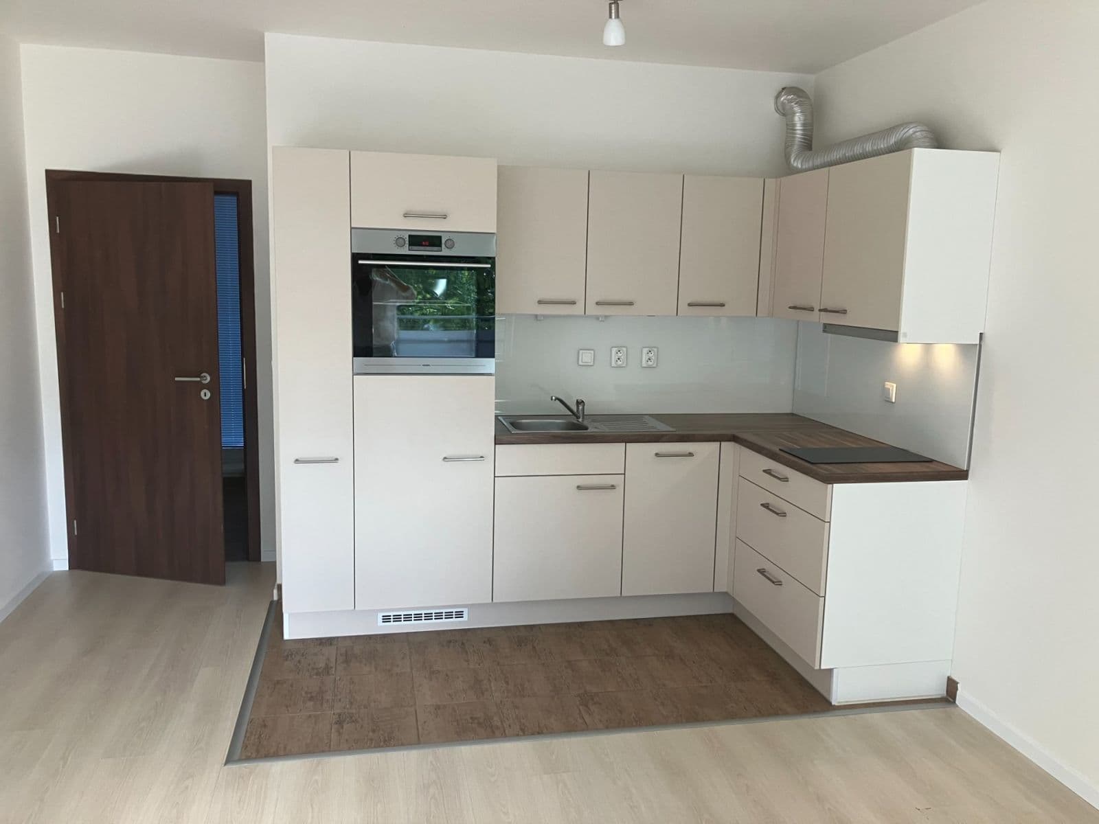 1 bedroom with open-plan kitchen flat for sale, 47 m², Hornoměcholupská, Prague, Prague 1 bedroom with open-plan kitchen flat for sale, 47 m², Hornoměcholupská, Prague, Prague