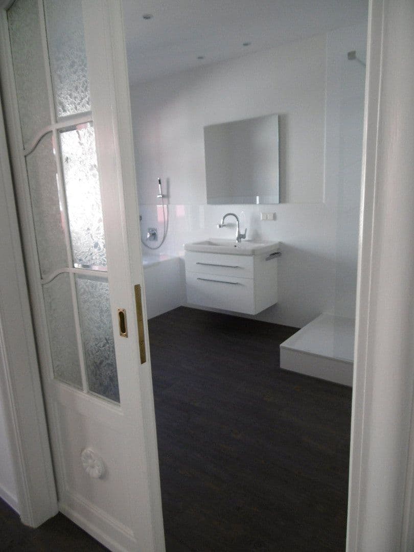1 bedroom with open-plan kitchen flat to rent, 95 m², Innere Plauensche Str.21, Zwickau, Saxony 1 bedroom with open-plan kitchen flat to rent, 95 m², Innere Plauensche Str.21, Zwickau, Saxony