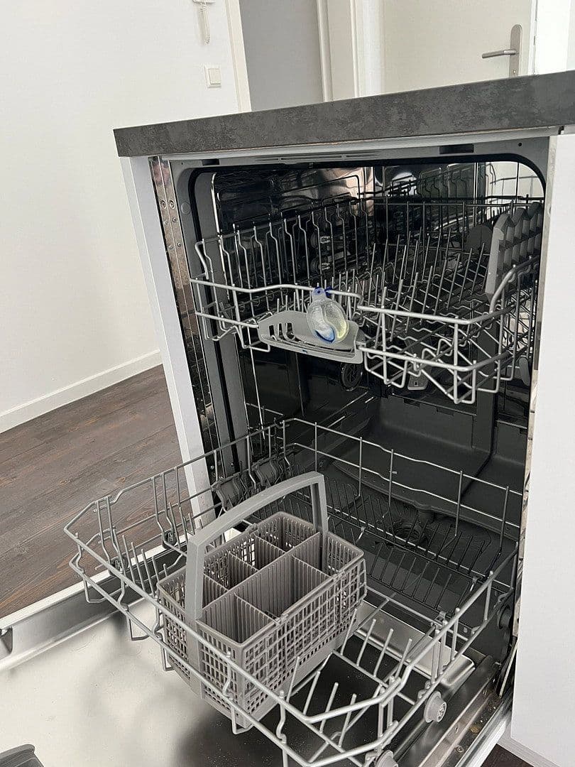 1 bedroom with open-plan kitchen flat to rent, 95 m², Innere Plauensche Str.21, Zwickau, Saxony 1 bedroom with open-plan kitchen flat to rent, 95 m², Innere Plauensche Str.21, Zwickau, Saxony